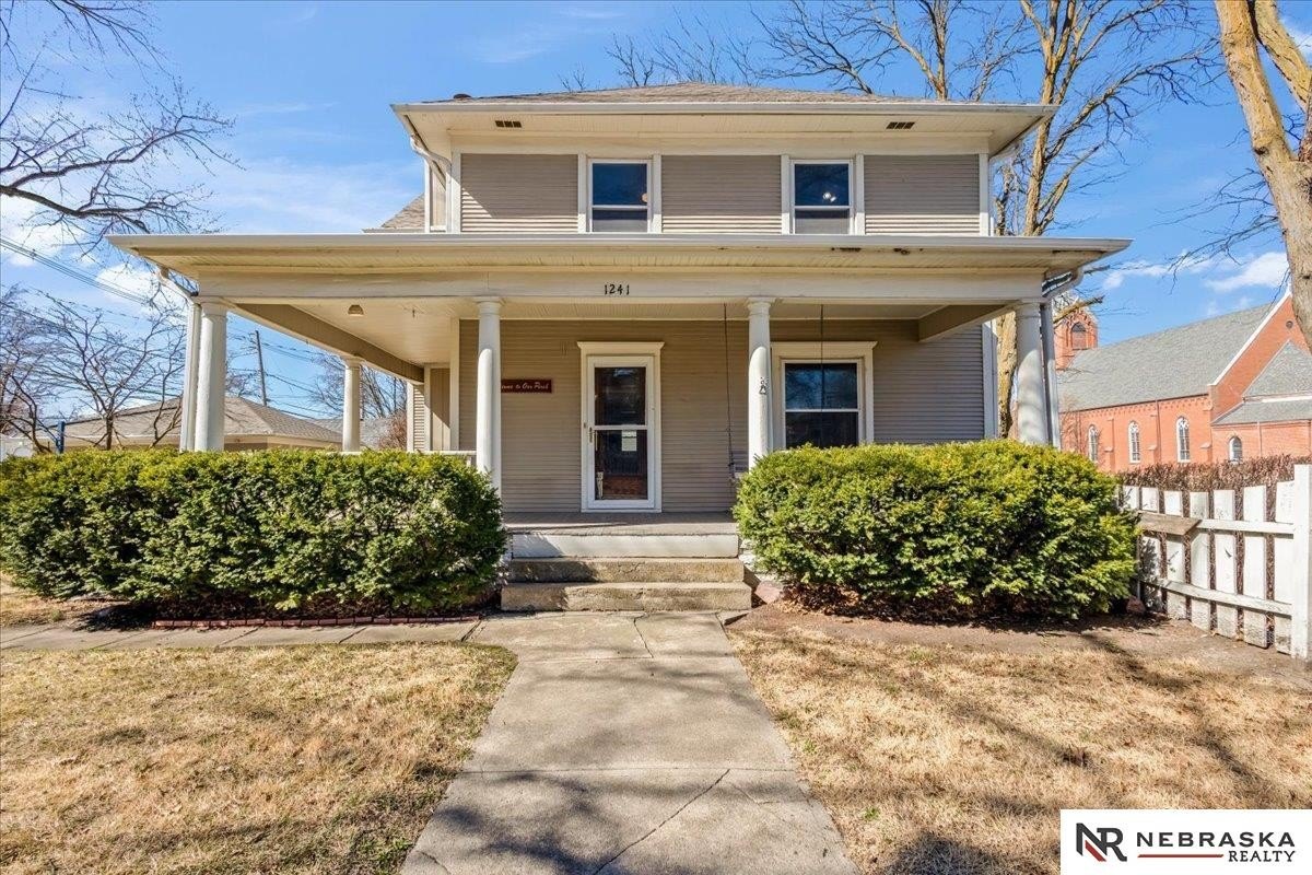 1241 Hawthorne Ave  