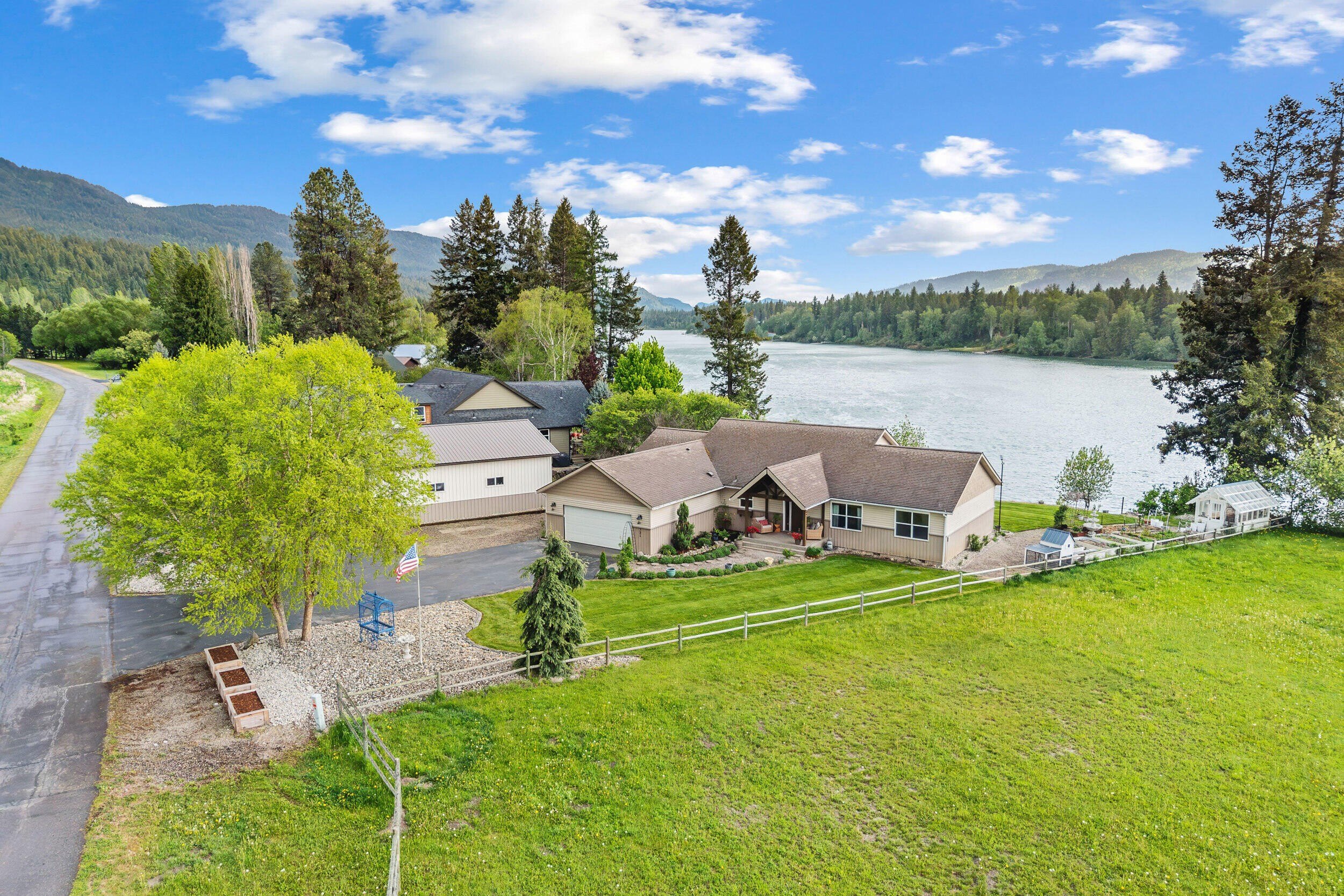 Single Family 3BR 2BA - 321 REFLECTION DR S, IONE, WA
