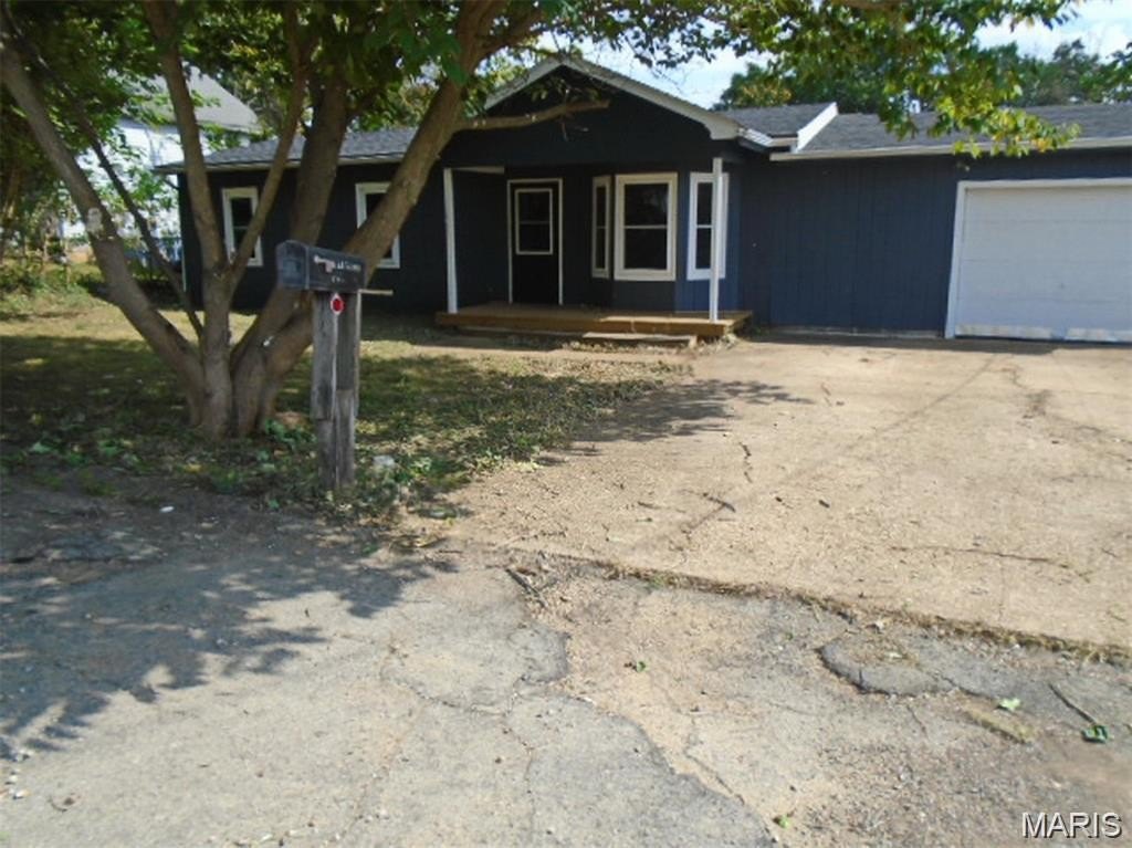 Single Family 3BR 1BA - 807 Bond Street, Potosi, MO