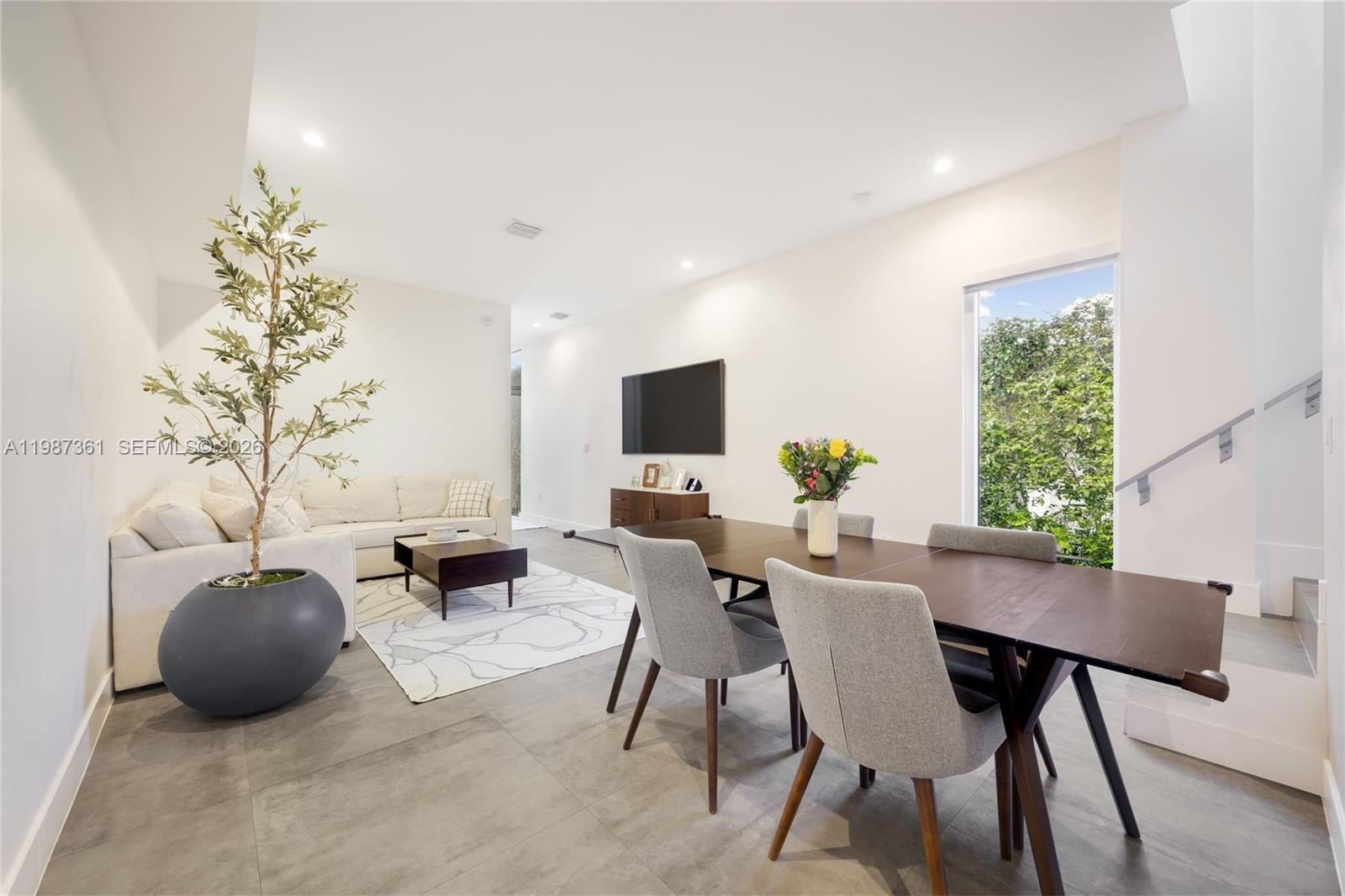 Single Family 3BR 4BA - 3655 SW 25th St, Miami, FL