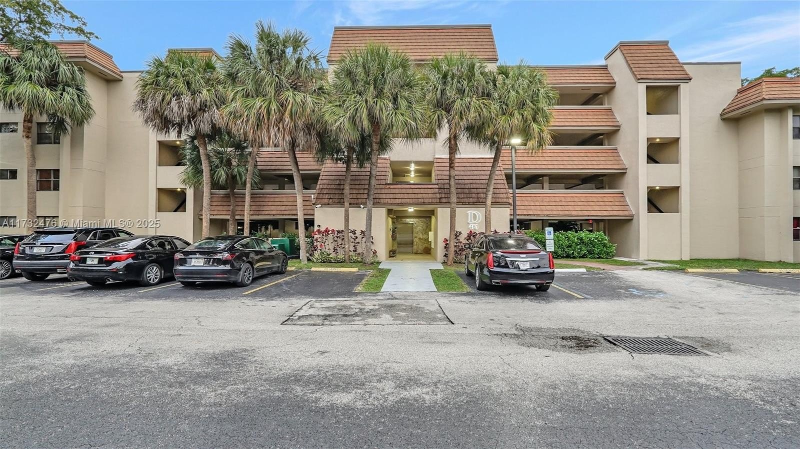 Condo 2BR 2BA - 481 Ives Dairy Rd, Miami, FL