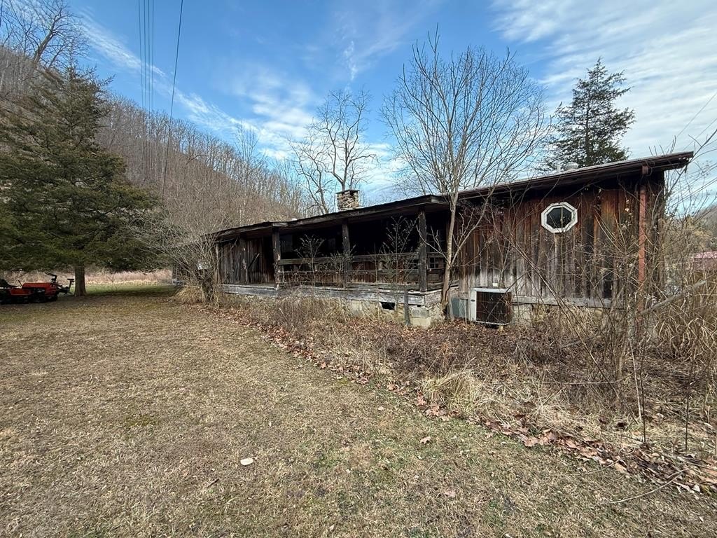 Single Family 3BR 2BA - 345 Davis Rd, Pikeville, KY