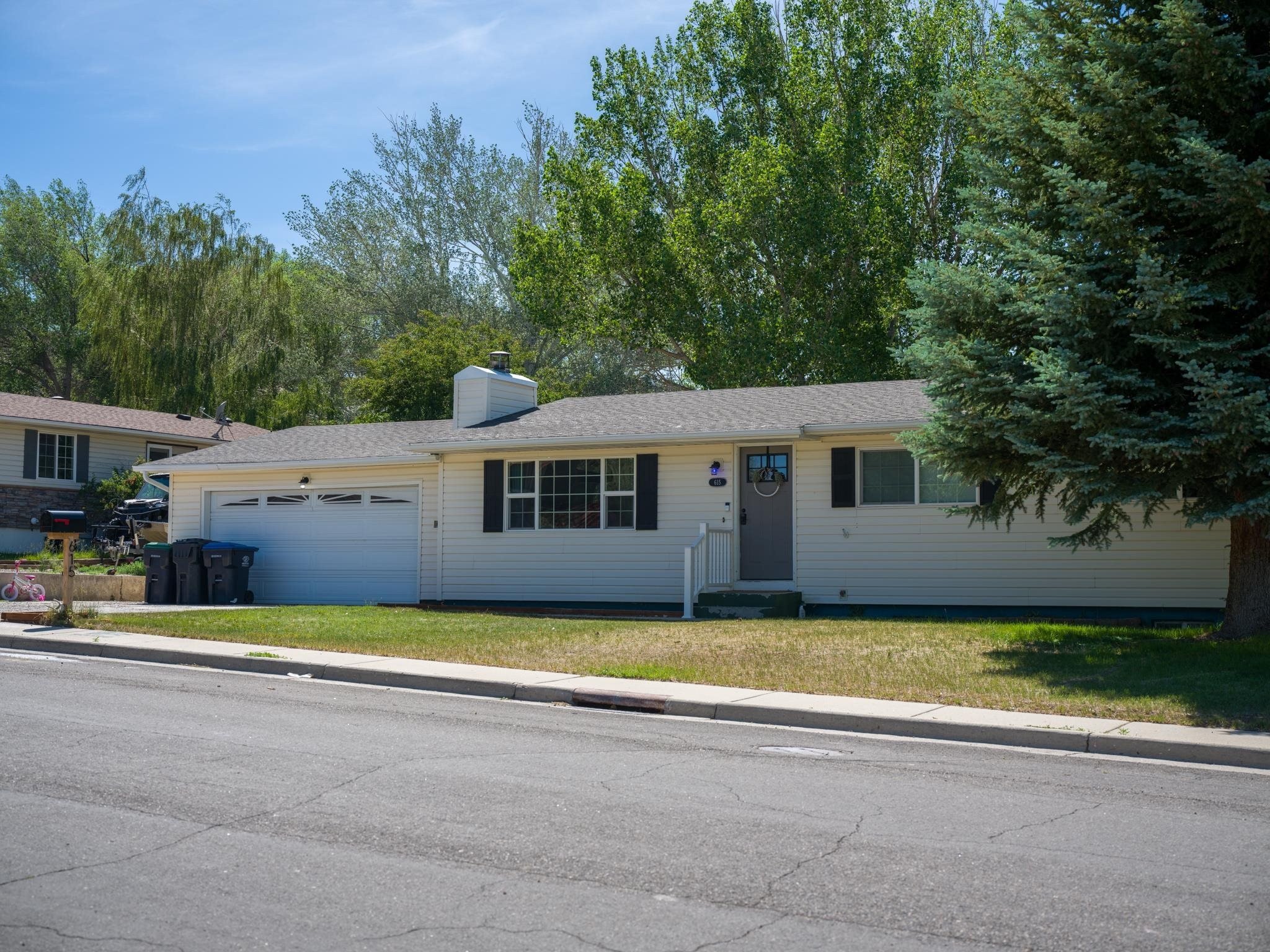 Single Family 4BR 3BA - 615 Hackberry Street, Green River, WY