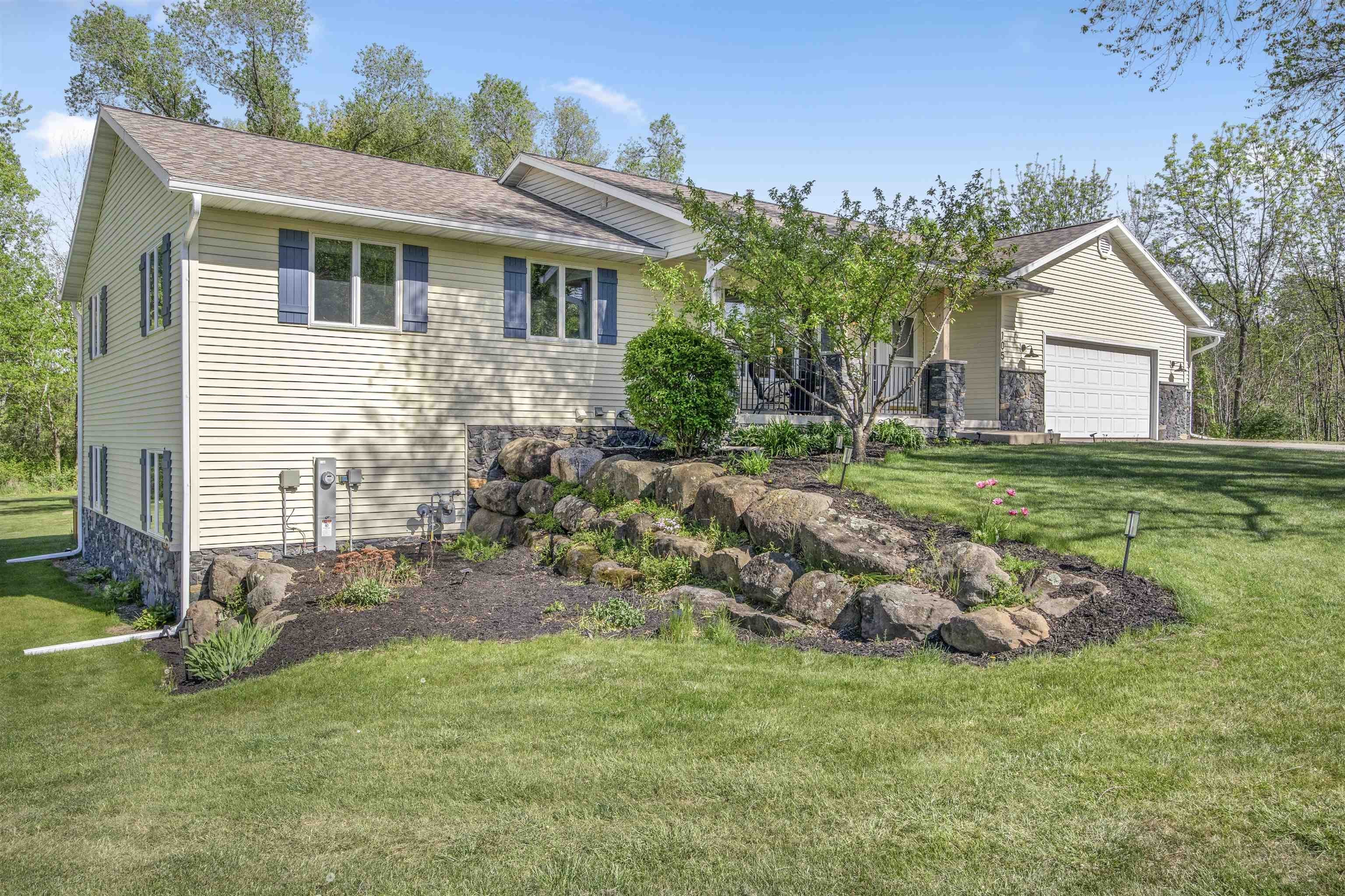 Single Family 3BR 3BA - 105 Weynand Road, Merrimac, WI