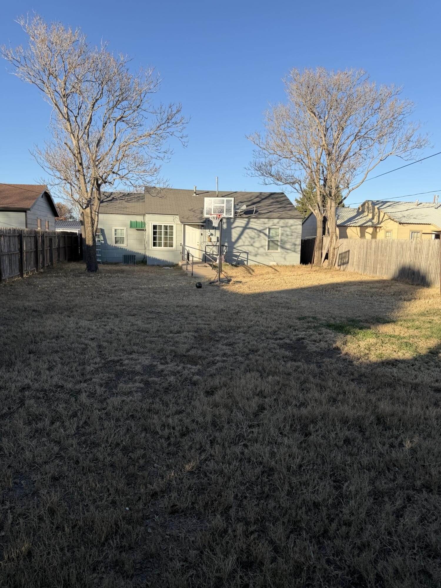 Single Family 3BR 1BA - 308 SE 10th, Plainview, TX