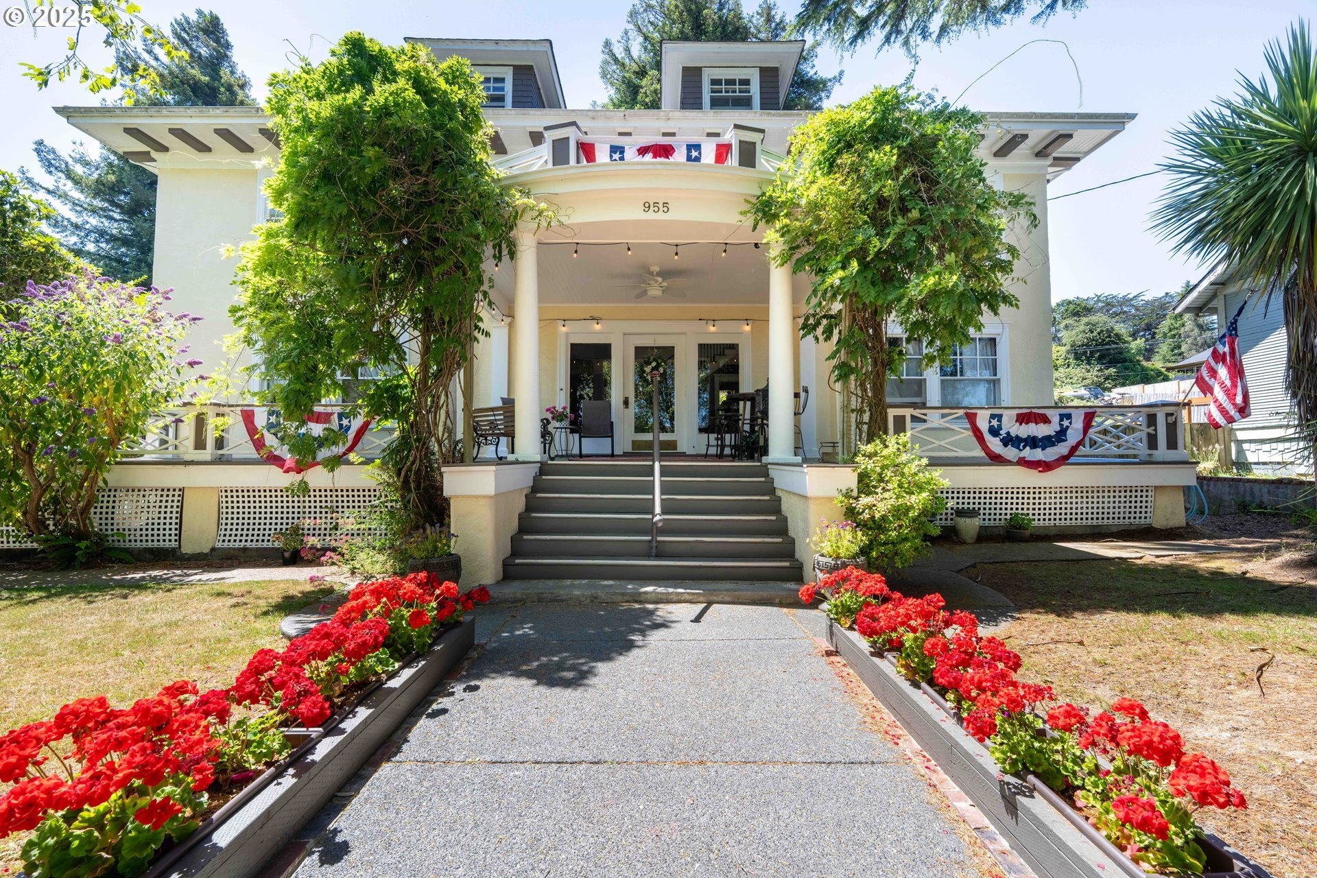 Single Family 8BR 6BA - 955 S 5TH St, CoosBay, OR