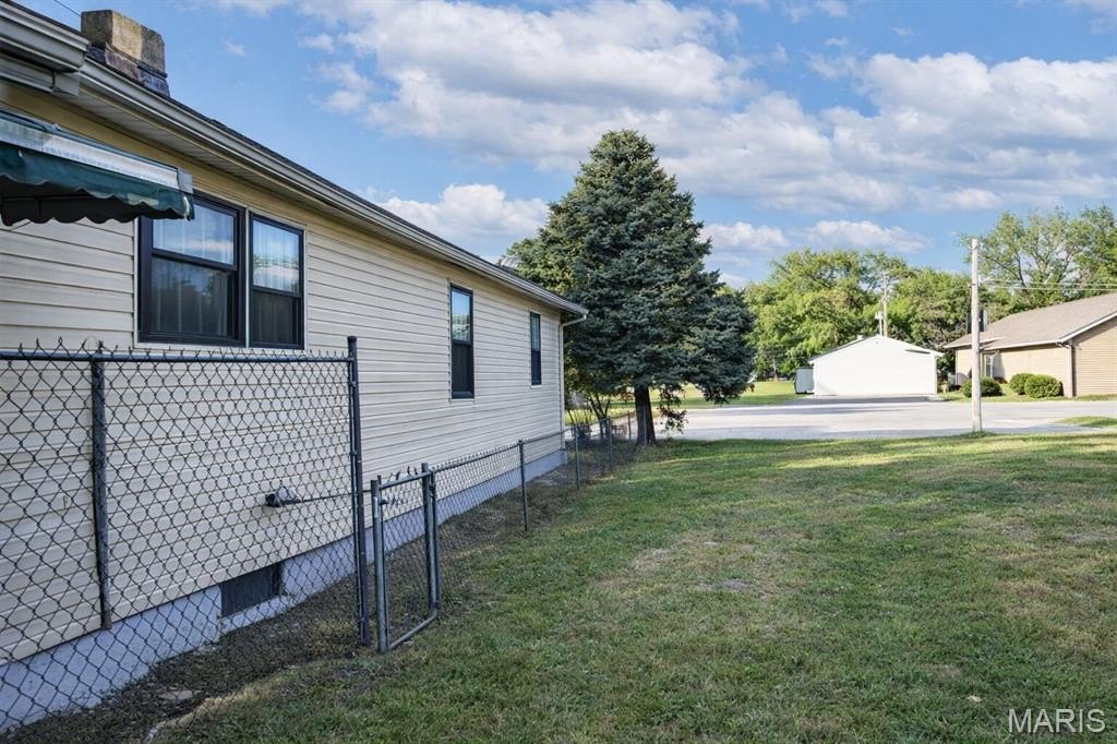 Single Family 2BR 1BA - 2708 Missouri Avenue, East St Louis, IL