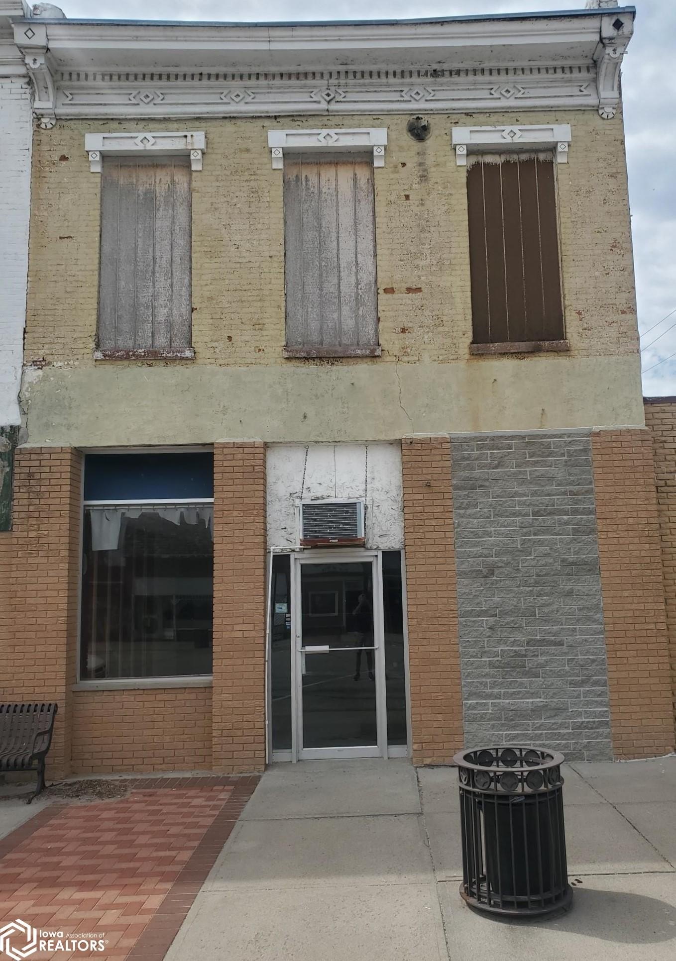 1121 Main St  