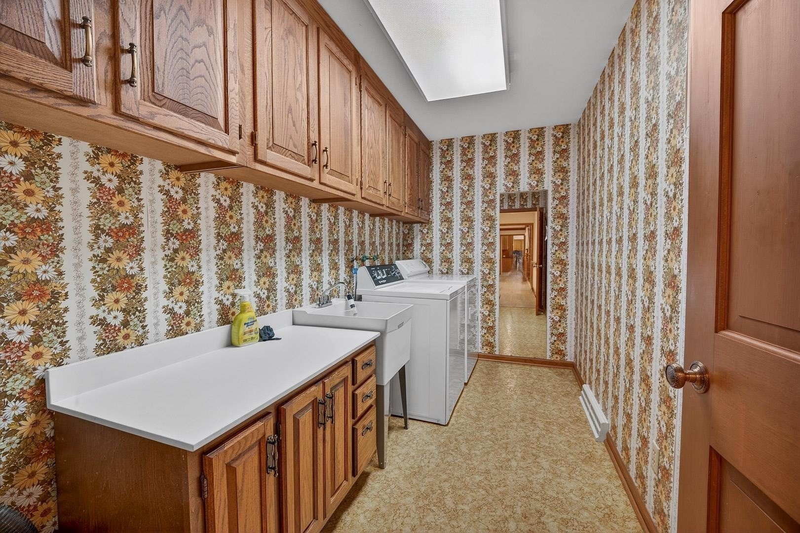 Single Family 4BR 3BA - 4802 Country Meadows Road, Brooklyn, WI