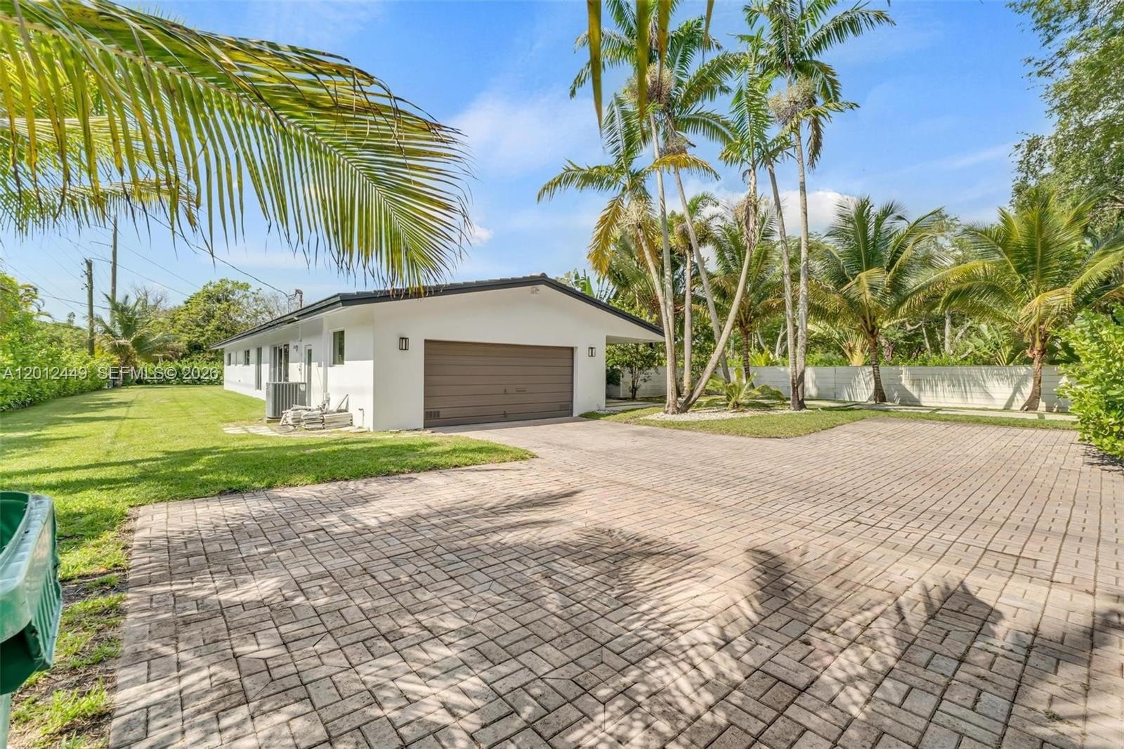 Single Family 4BR 3BA - 6200 SW 118th St, Pinecrest, FL