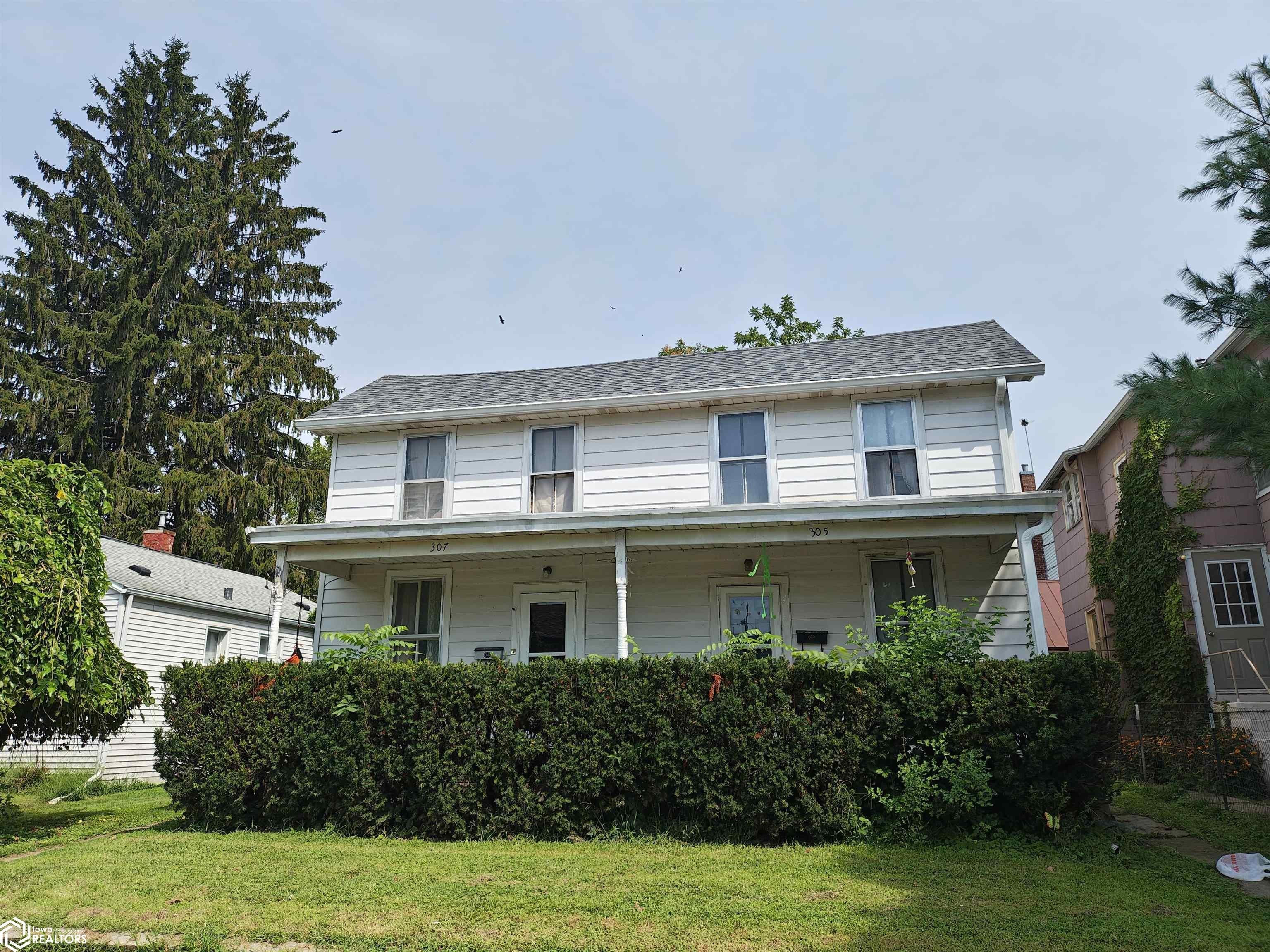305 Ave E  