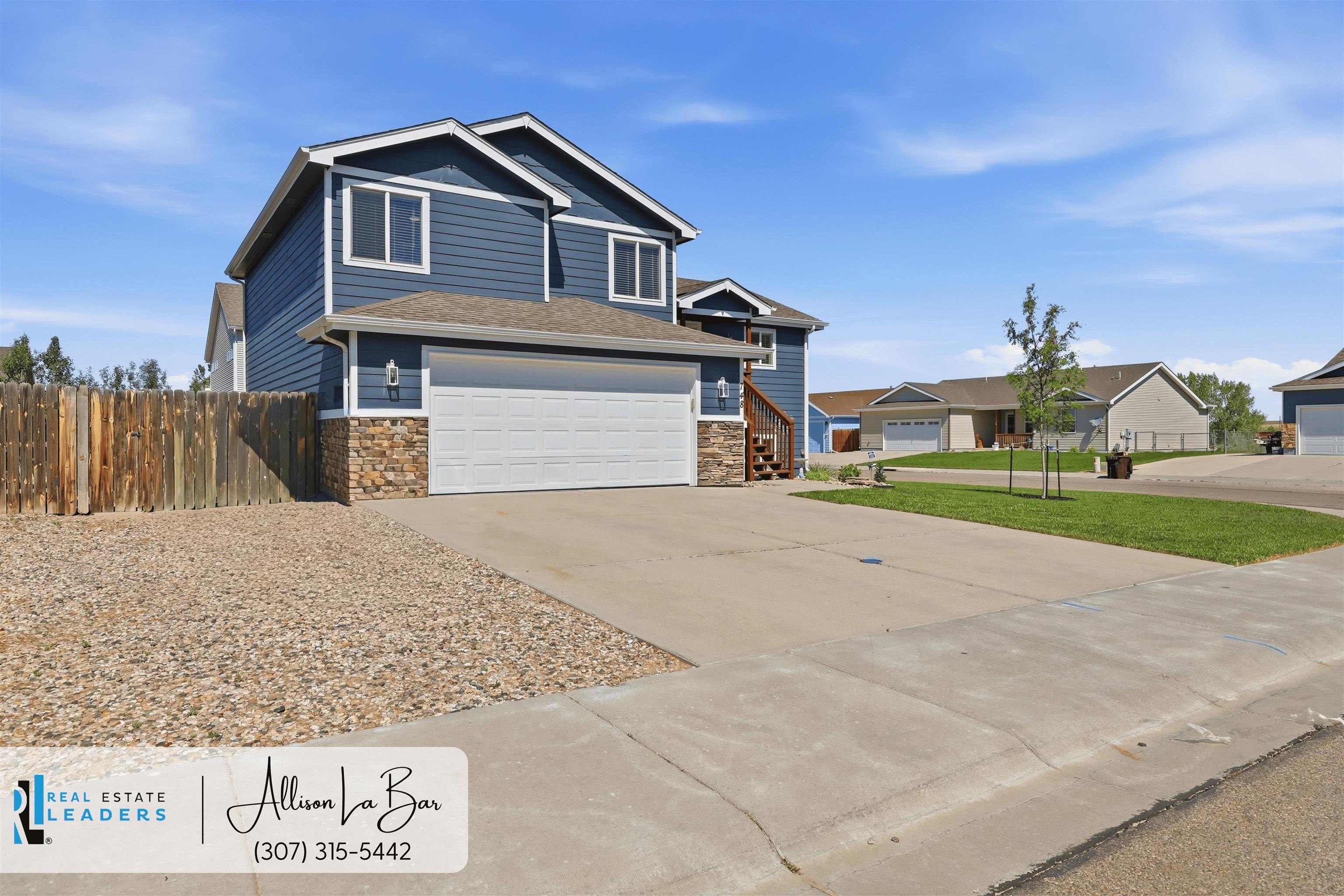 Single Family 5BR 3BA - 748 Reshaw Circle, Evansville, WY