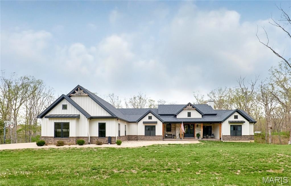 Single Family 5BR 5BA - 354 Pine Bluff Way, Troy, MO