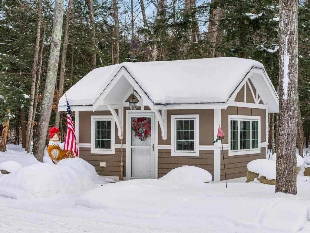 Single Family 4BR 3BA - 5243 W Lake, Harbor Springs, MI