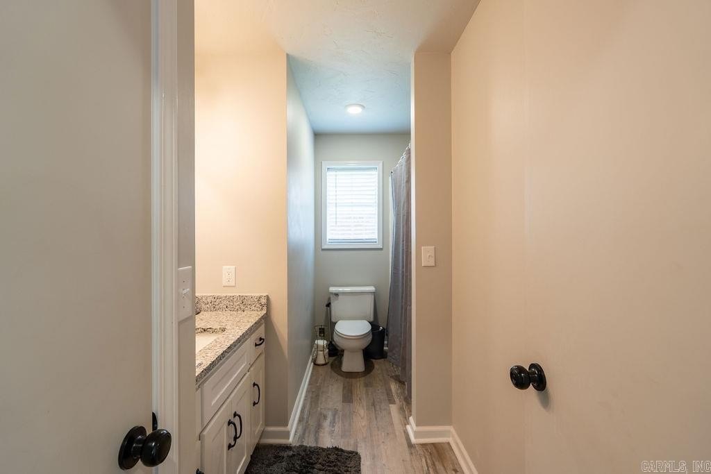 602 Edgewater Cv