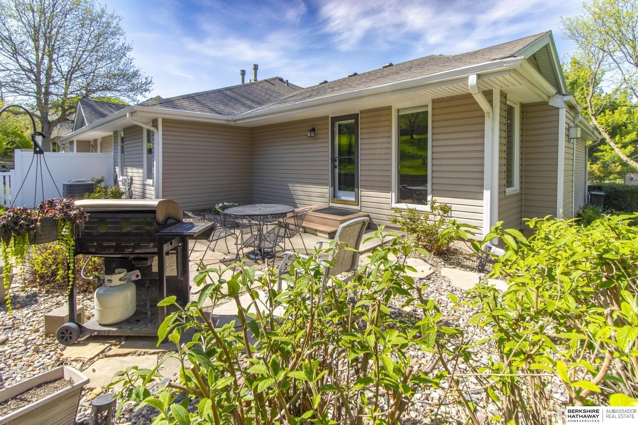 Single Family 2BR 2BA - 10953 Marcy Plaza, Omaha, NE