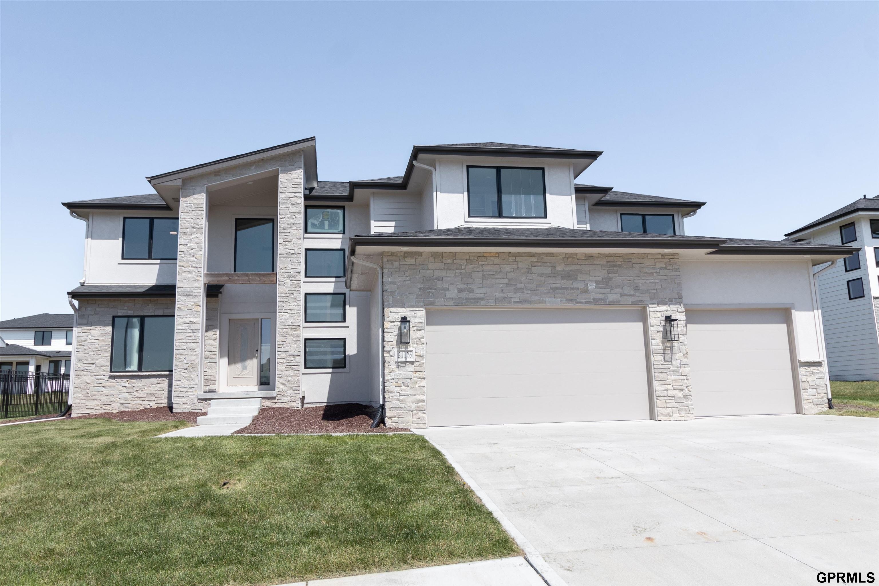 Single Family 5BR 5BA - 21126 Arlington Street, Elkhorn, NE