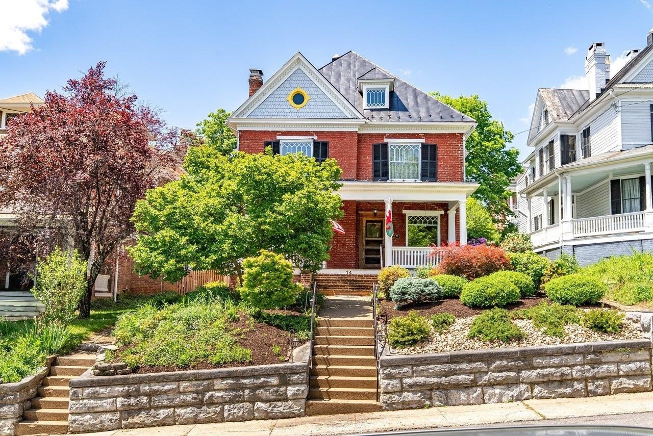 Single Family 4BR 3BA - 14 S COALTER ST, STAUNTON, VA