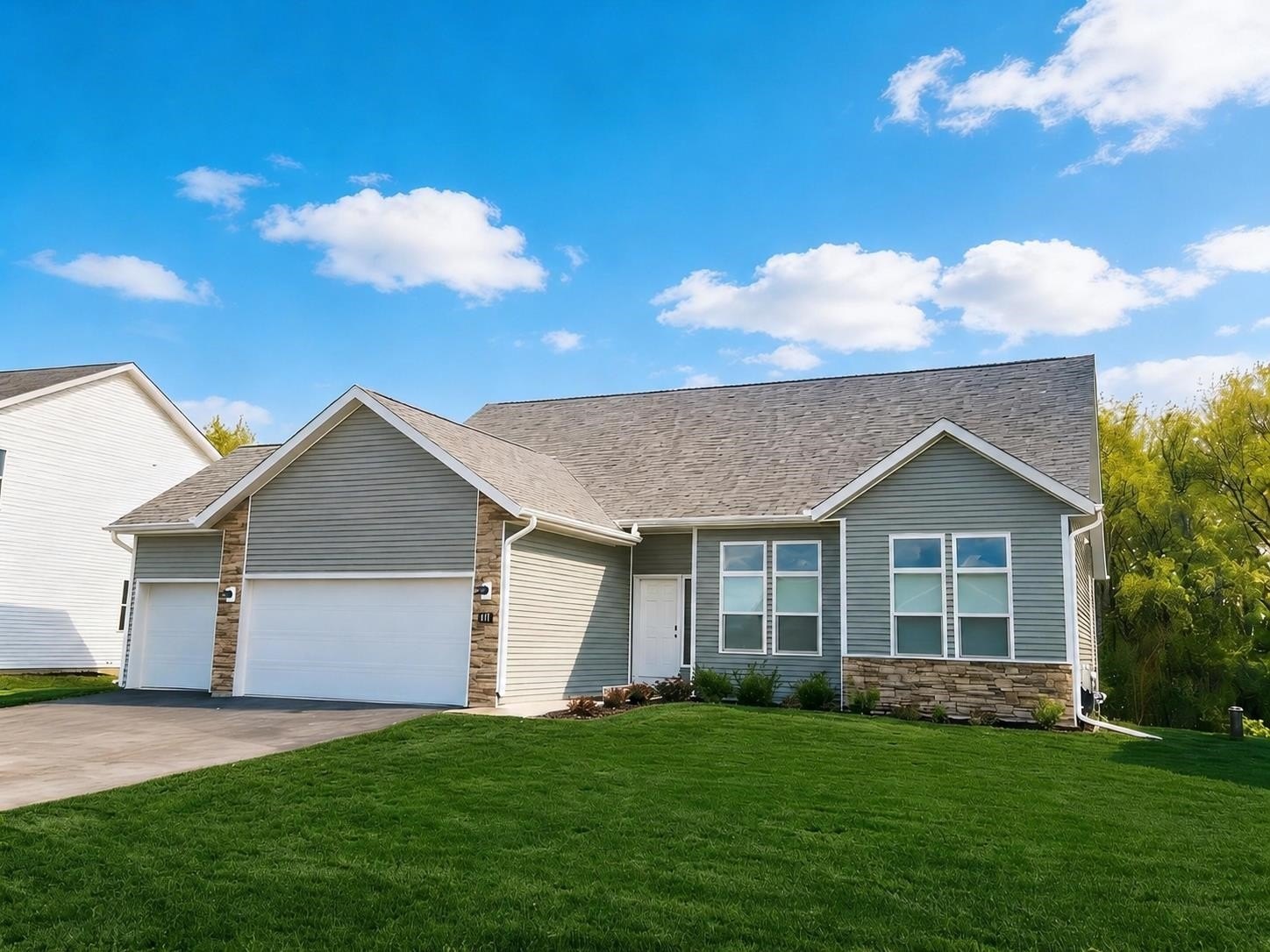 Single Family 3BR 2BA - 611 E Maple Beach Drive, Edgerton, WI