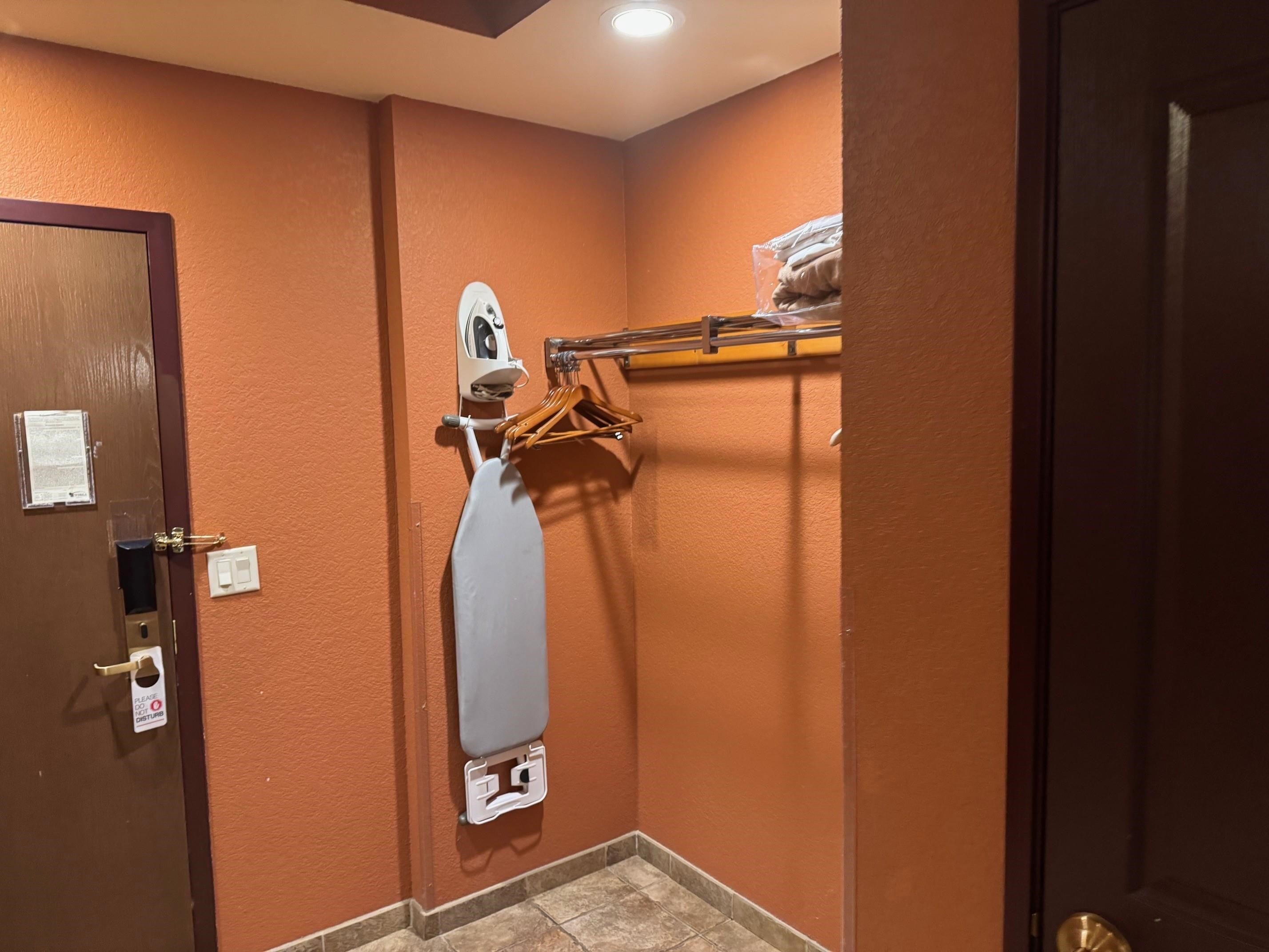 Condo 3BR 3BA - 2411 RIVER Road, Wisconsin Dells, WI