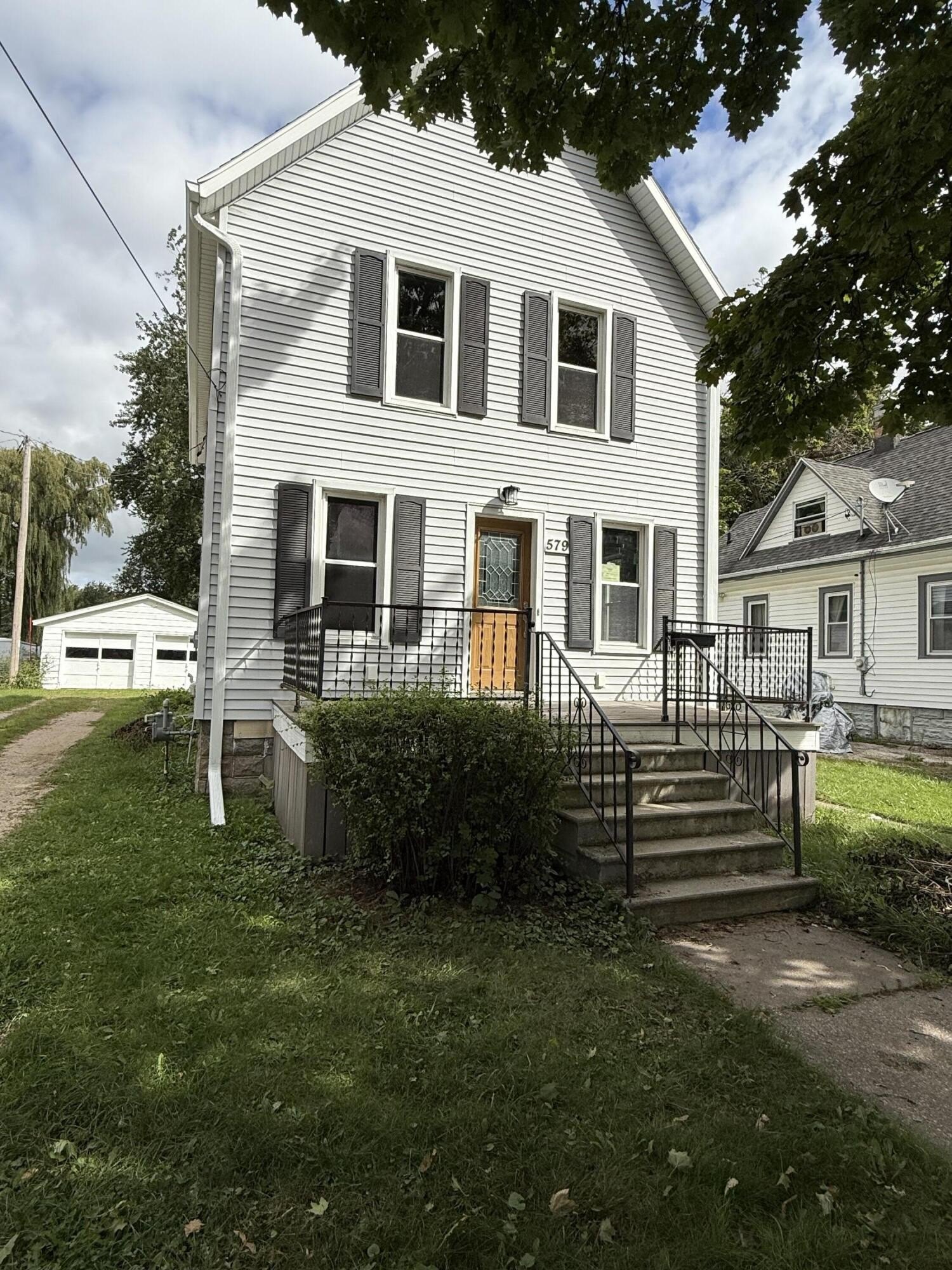579 Forest Ave  
