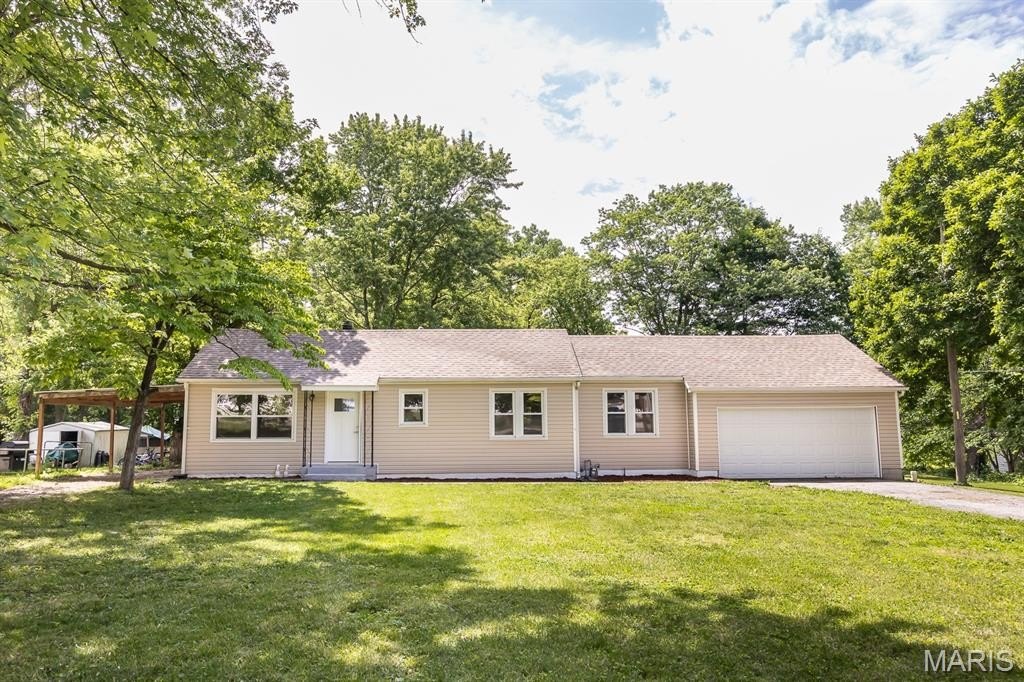 Single Family 3BR 2BA - 36 Athlone Drive, Caseyville, IL
