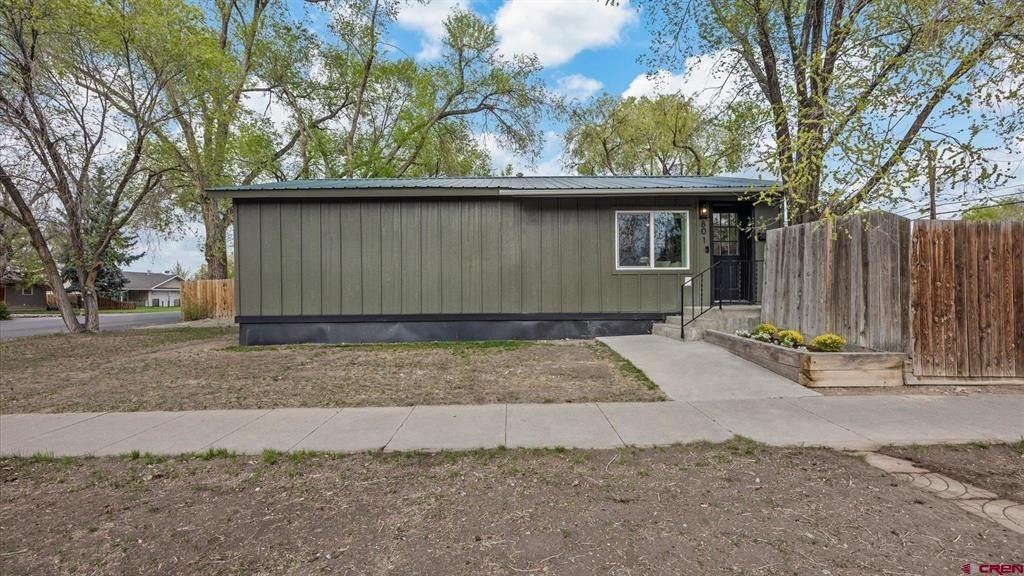 Single Family 2BR 2BA - 801 S Cascade Avenue, Montrose, CO