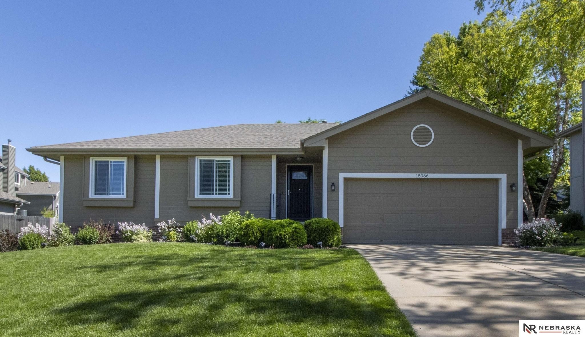 Single Family 4BR 3BA - 15066 Sherwood Avenue, Omaha, NE