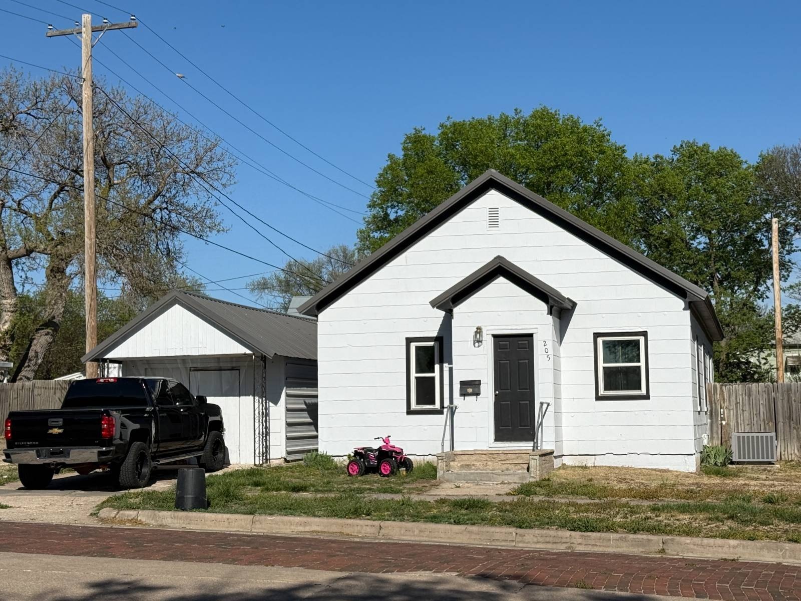 Single Family 3BR 1BA - 205 N Wabash Ave, Norton, KS