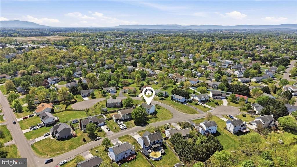 Single Family 4BR 3BA - 101 Sussex Circle, Stephens City, VA
