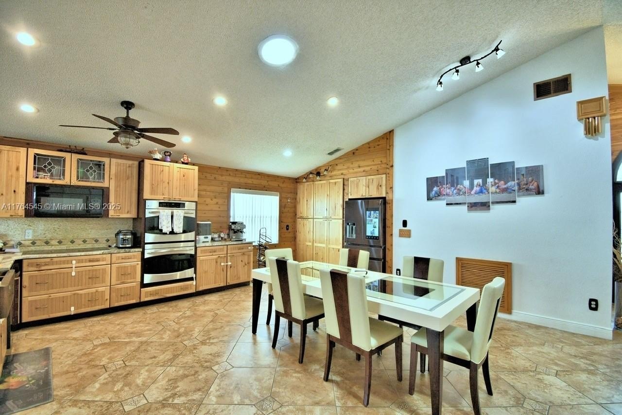 Single Family 4BR 2BA - 260 CHESHIRE WAY, Davenport, FL