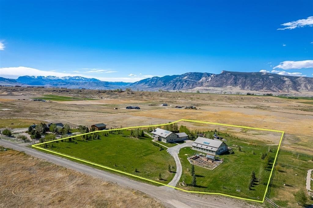 Single Family 4BR 4BA - 15 Ridge View Tr, Cody, WY