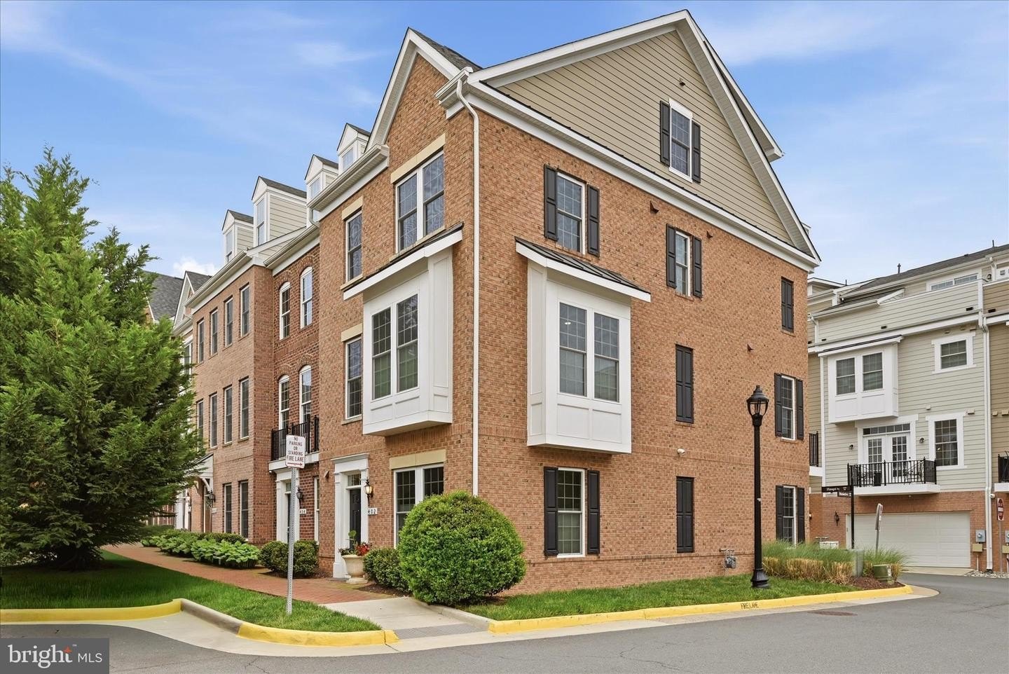Single Family 3BR 4BA - 402 HAUPT SQ SE, LEESBURG, VA