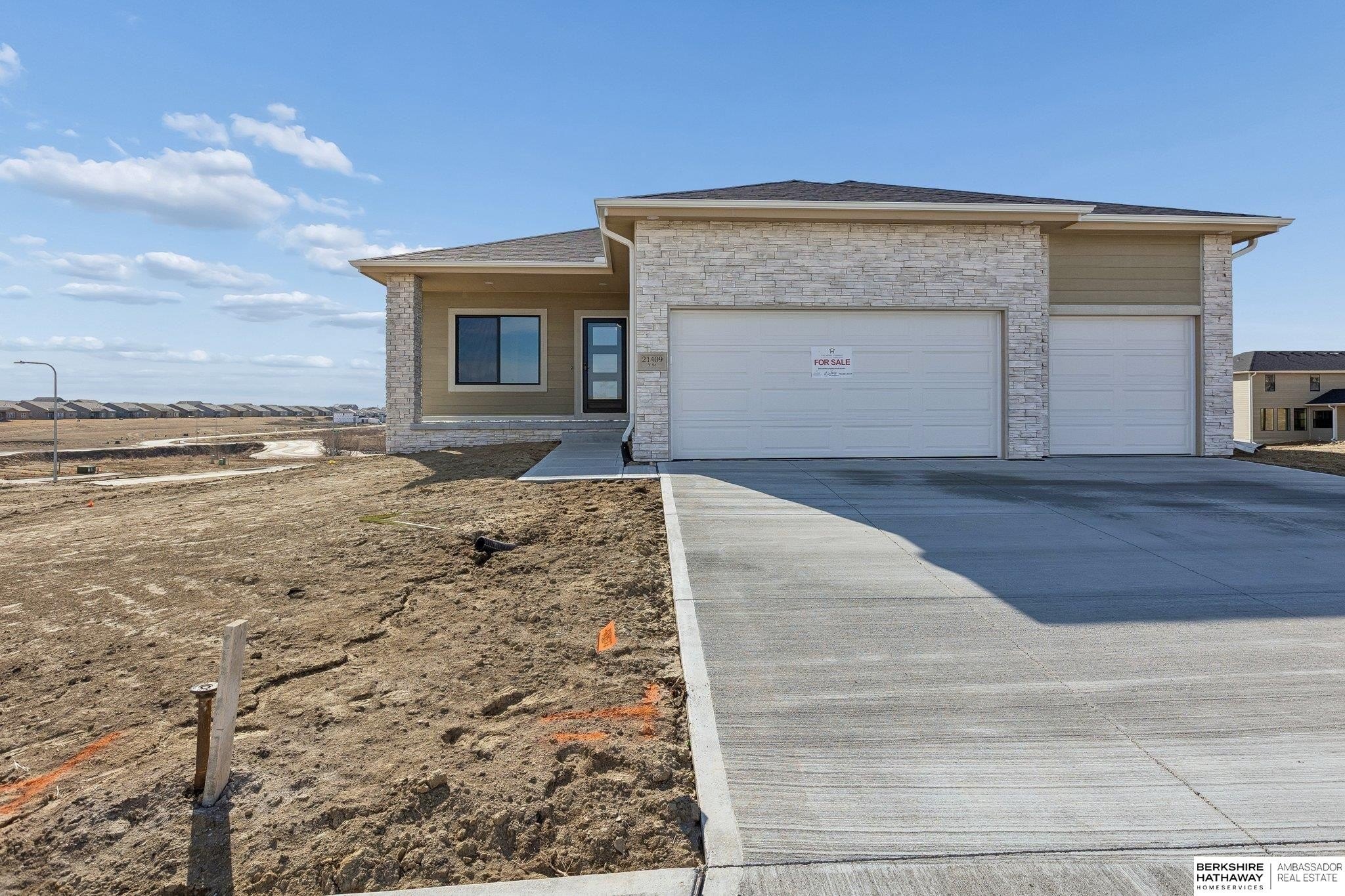 Single Family 4BR 3BA - 21409 Y Street, Elkhorn, NE