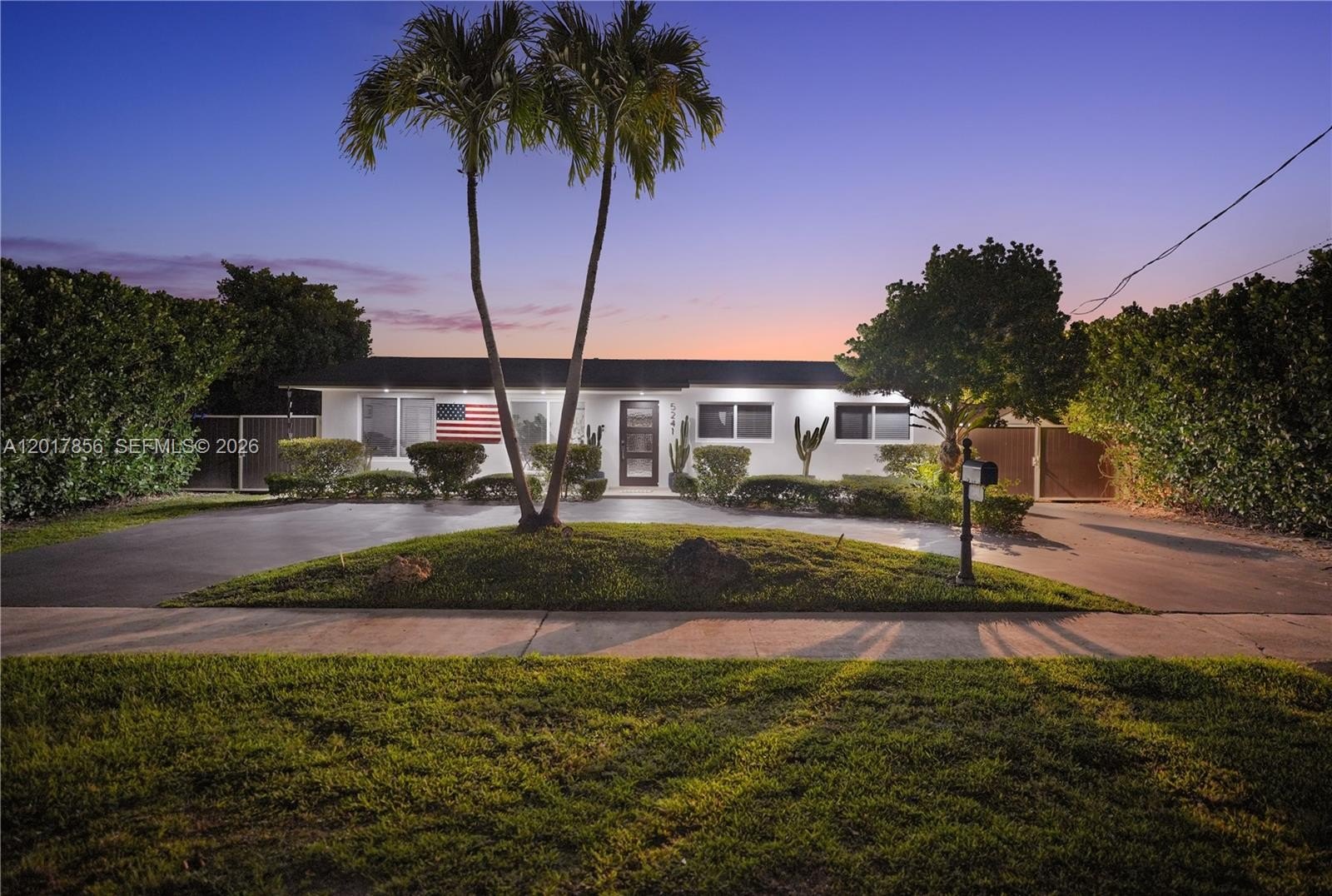 Single Family 4BR 5BA - 5241 SW 104th Ave, Miami, FL