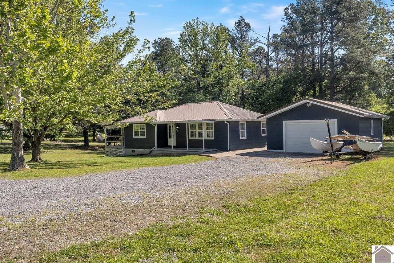 Single Family 3BR 1BA - 730 Tubbs Road, Benton, KY