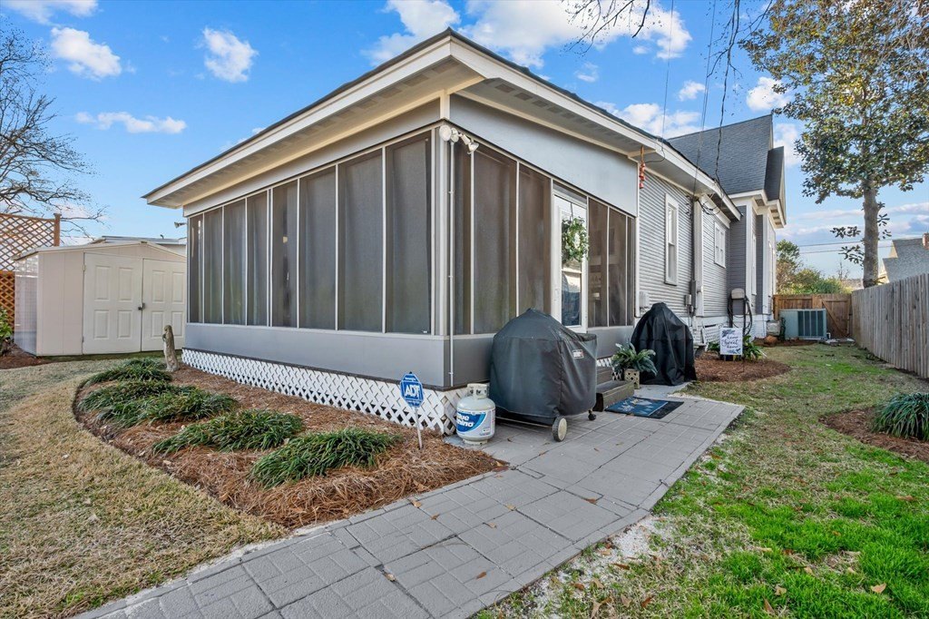 Single Family 3BR 2BA - 735 N 7th Ave, Laurel, MS