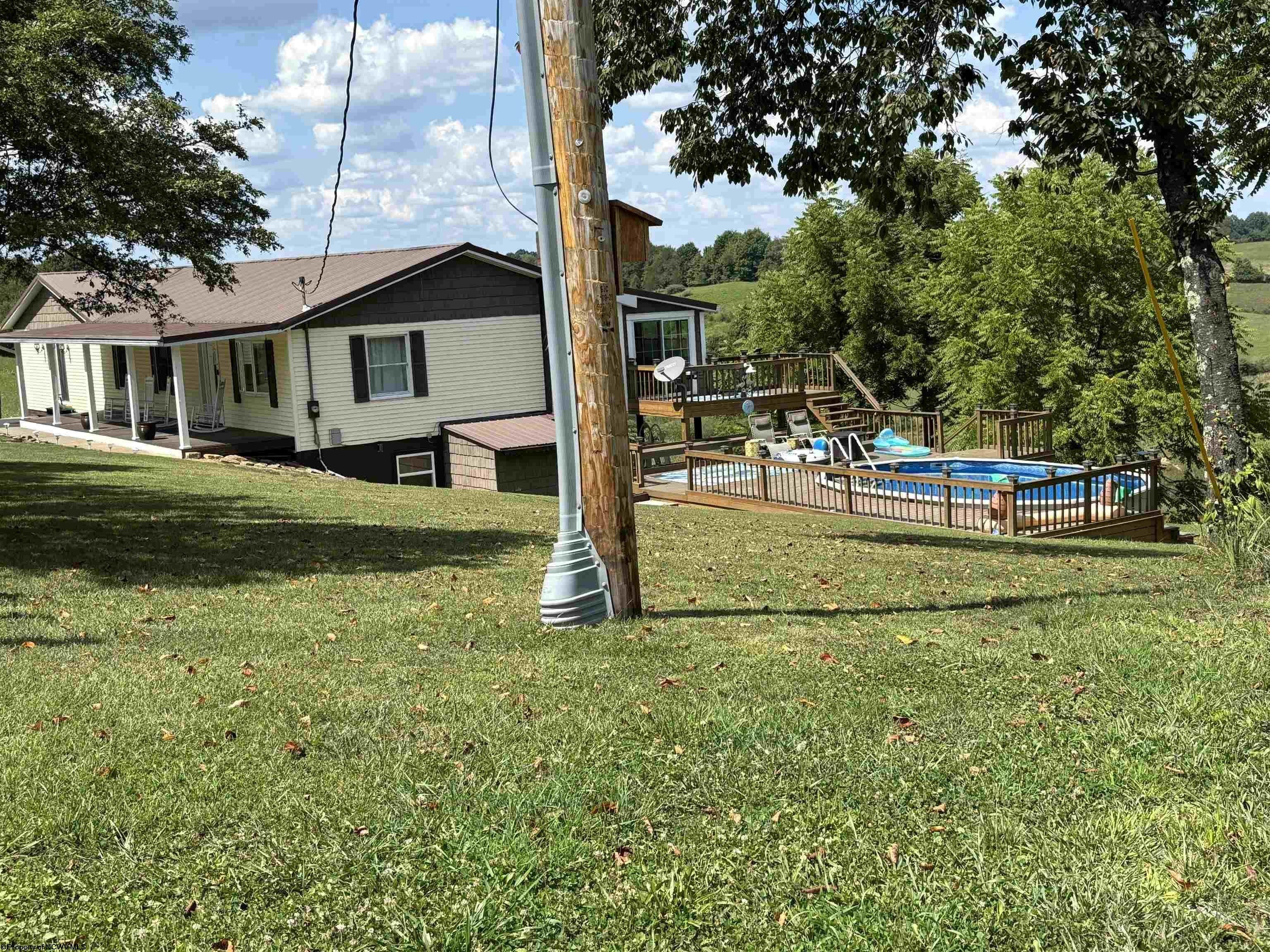 Single Family 4BR 3BA - 462 Jonestown Mt Liberty Road, Philippi, WV