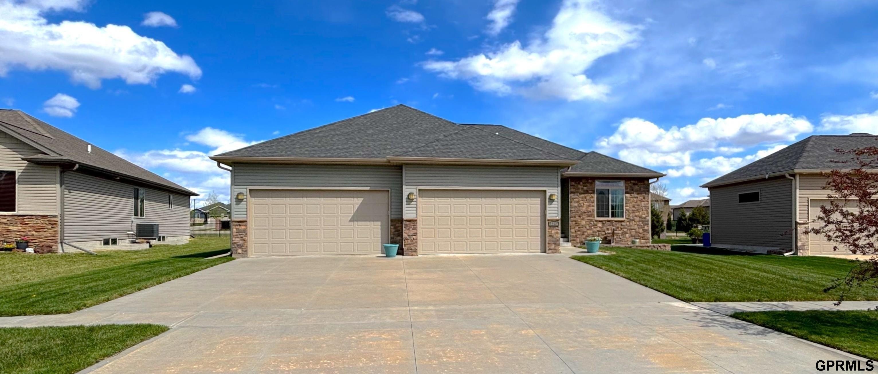 Single Family 4BR 3BA - 1240 N 97th Street, Lincoln, NE