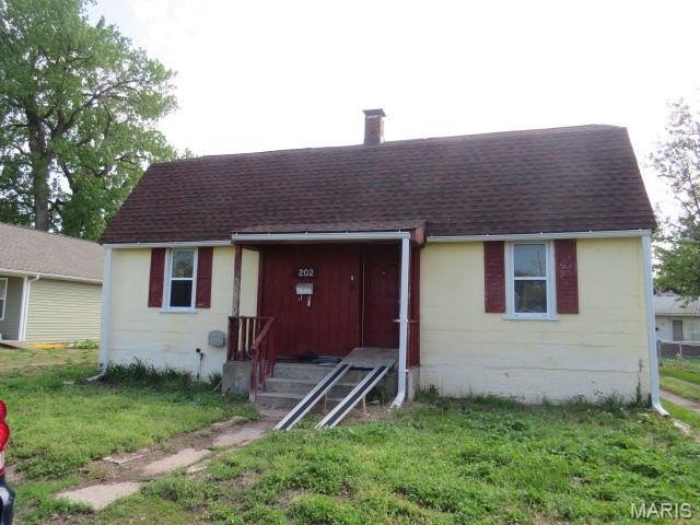 Single Family 4BR 2BA - 202 Washington Avenue, East Alton, IL