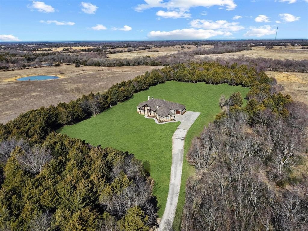Single Family 4BR 4BA - 231 Geis Drive, Pottsboro, TX