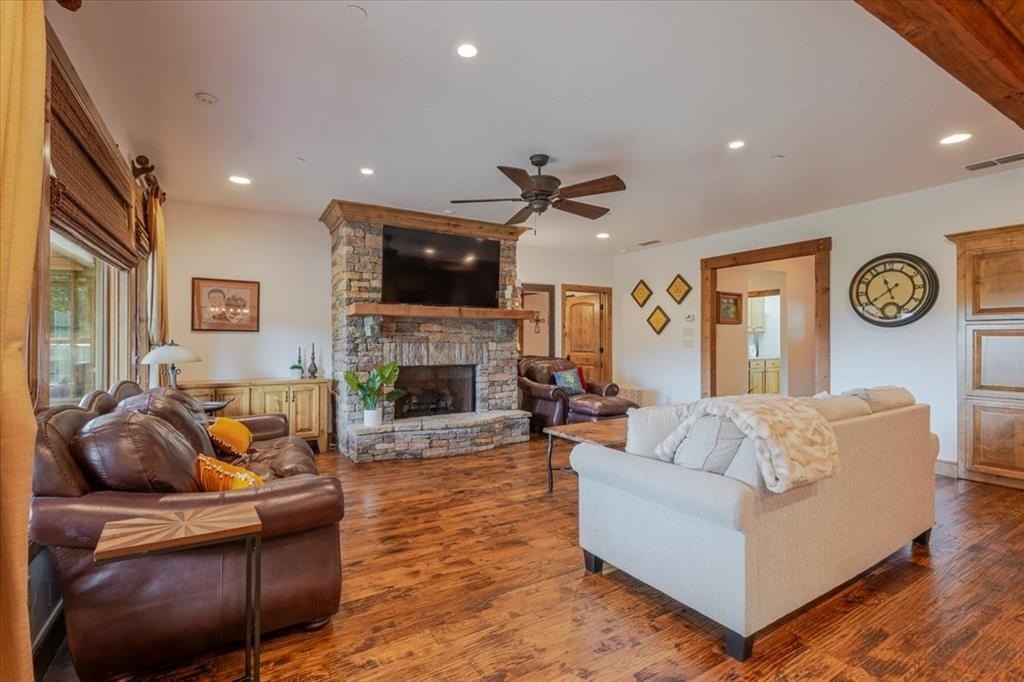 1633 Scenic Dr  