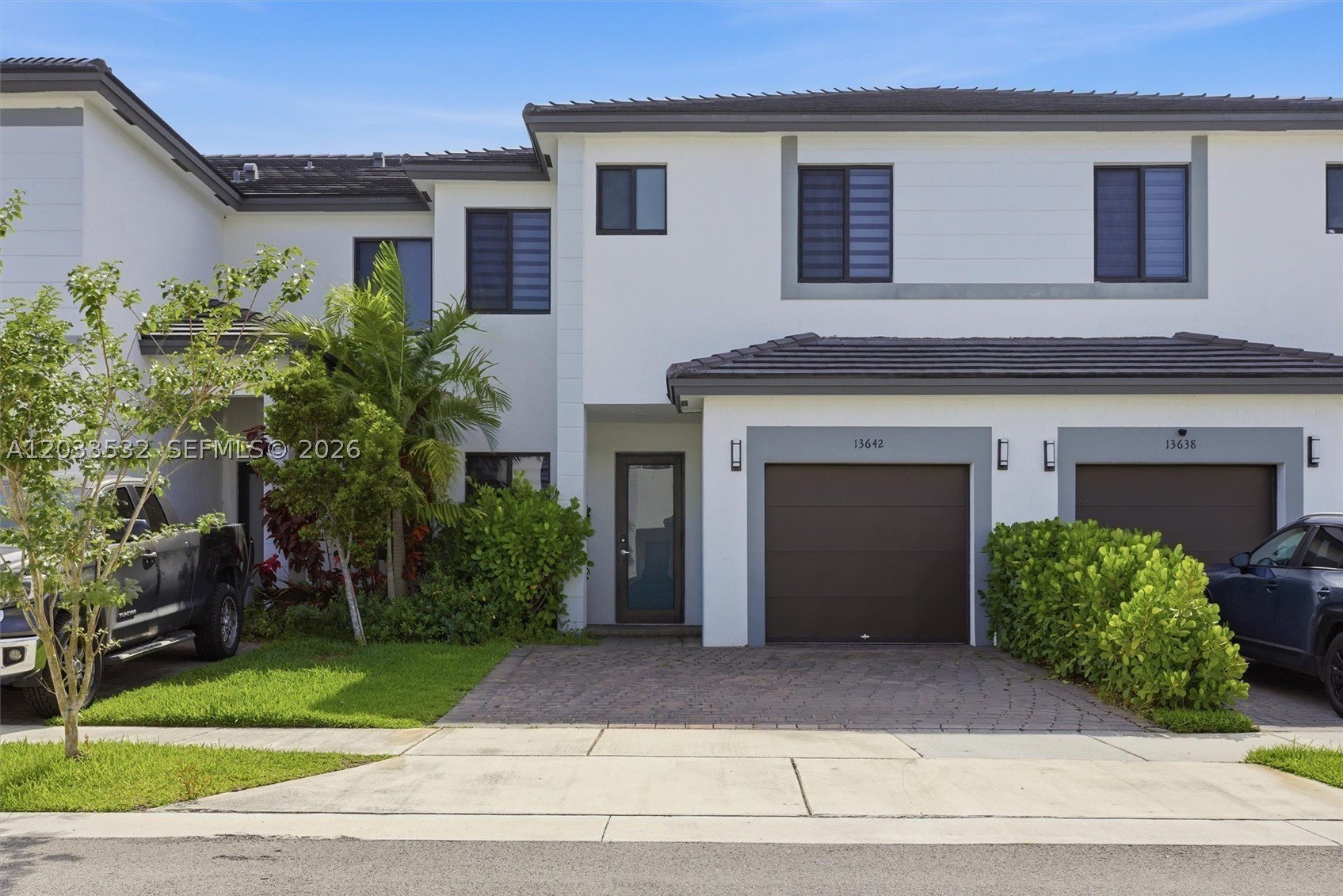 Single Family 3BR 4BA - 13642 SW 157th PL, Miami, FL