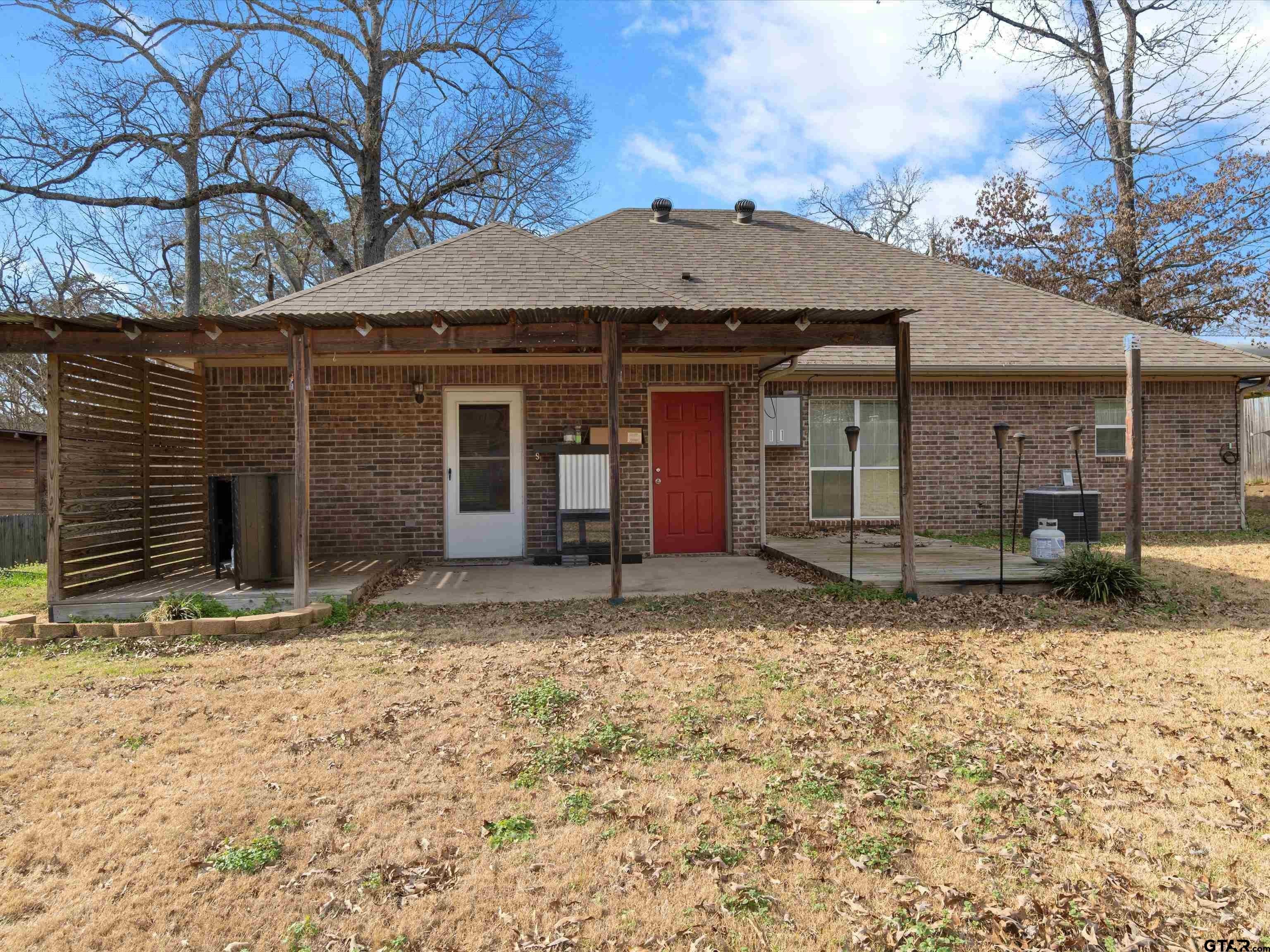 Single Family 4BR 2BA - 1703 Azalea St, Gilmer, TX