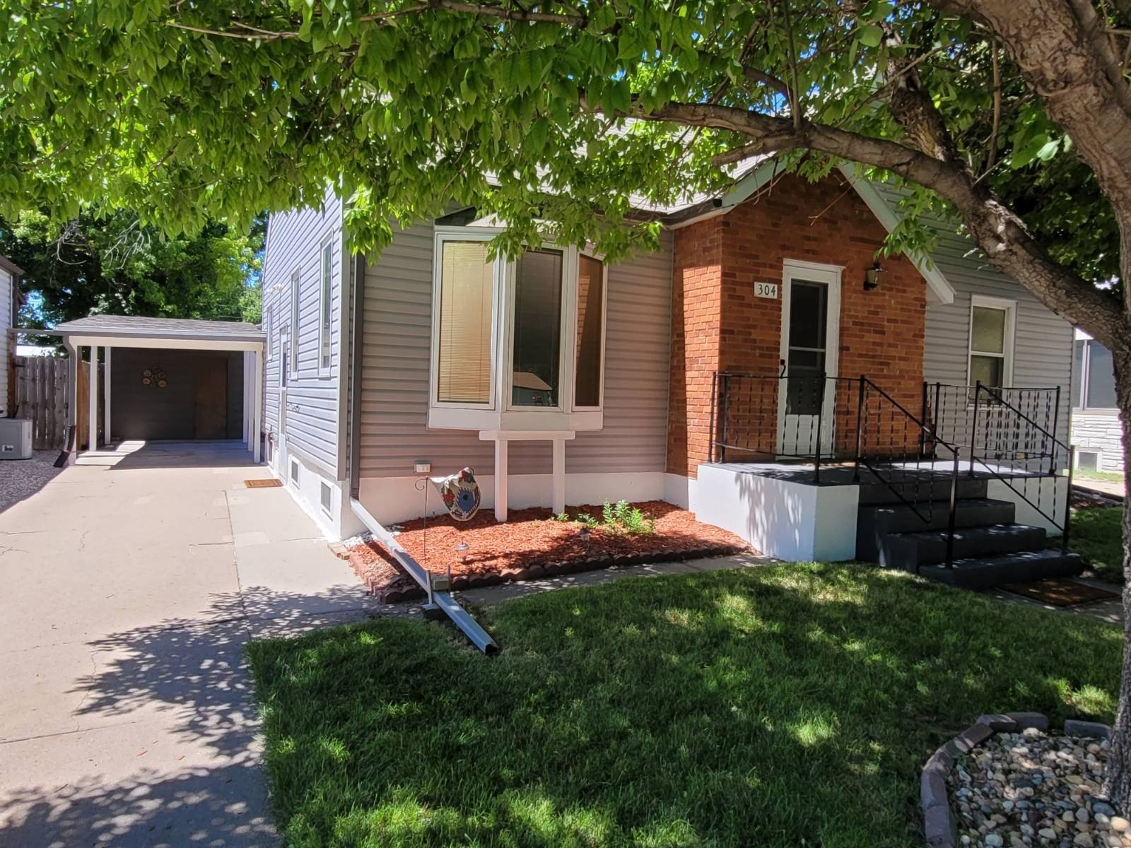 Single Family 4BR 2BA - 304 West 2nd Street, Oshkosh, NE