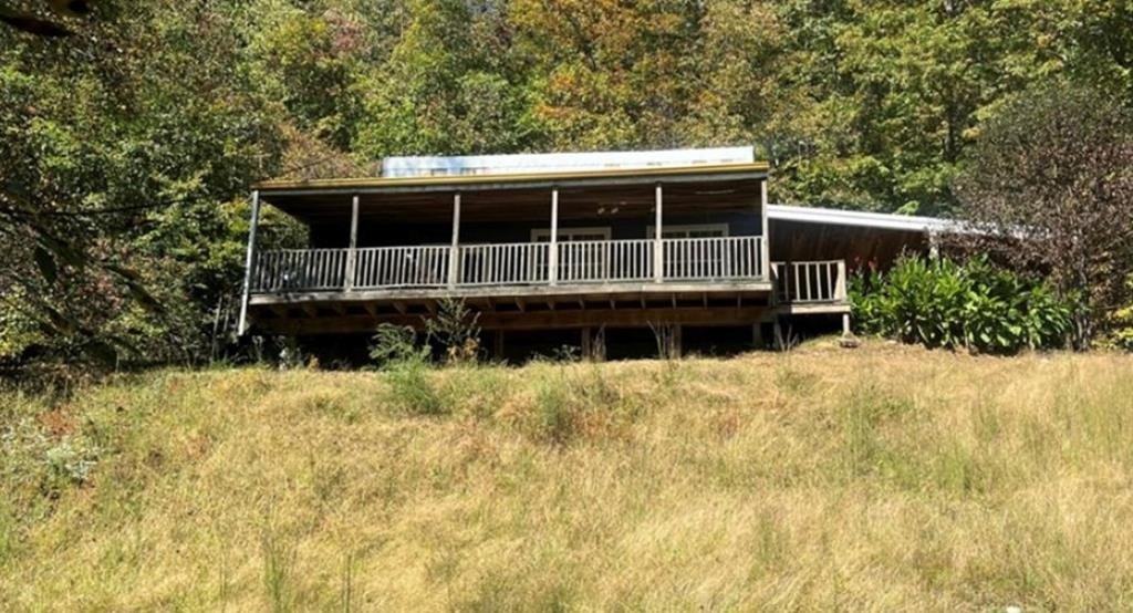 Single Family 3BR 2BA - 70 Maggard Ridge Road, Hazard, KY