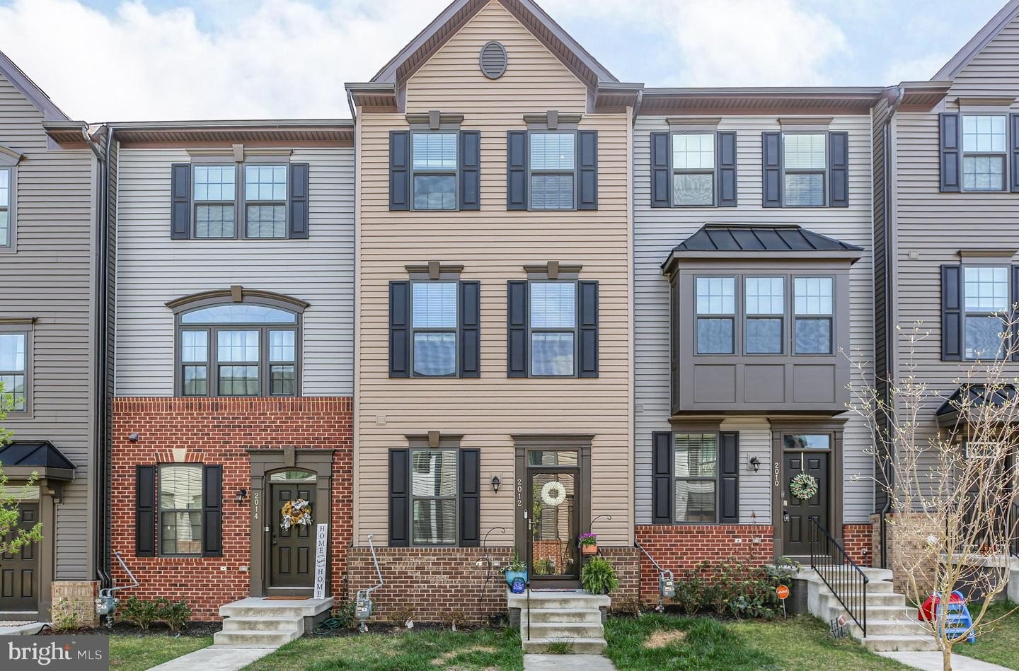 Single Family 4BR 4BA - 2012 TRACK CIR, FREDERICKSBURG, VA