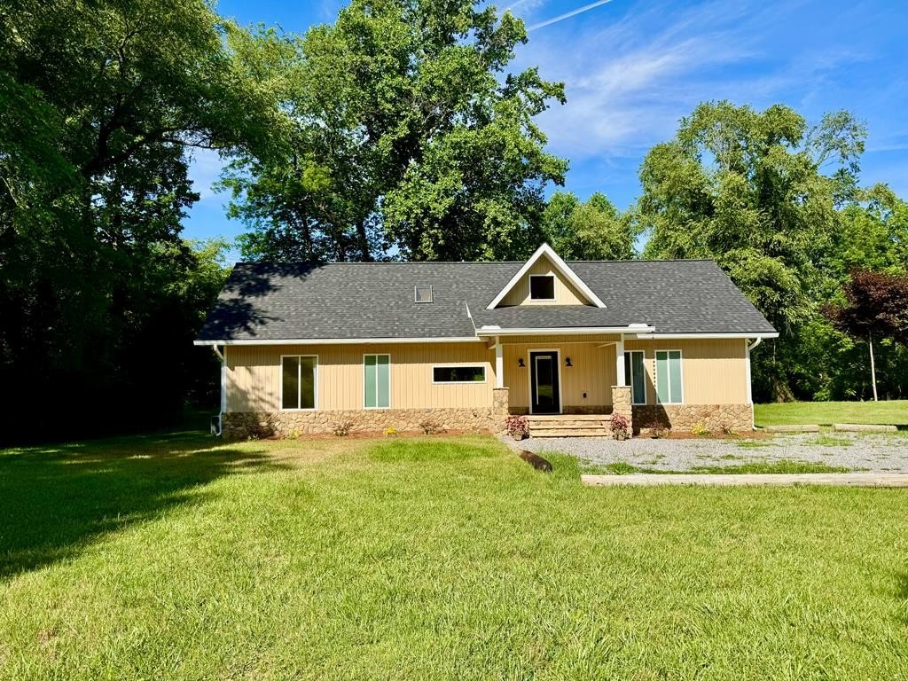 Single Family 3BR 3BA - 6389 Old Hwy 64W, Warne, NC
