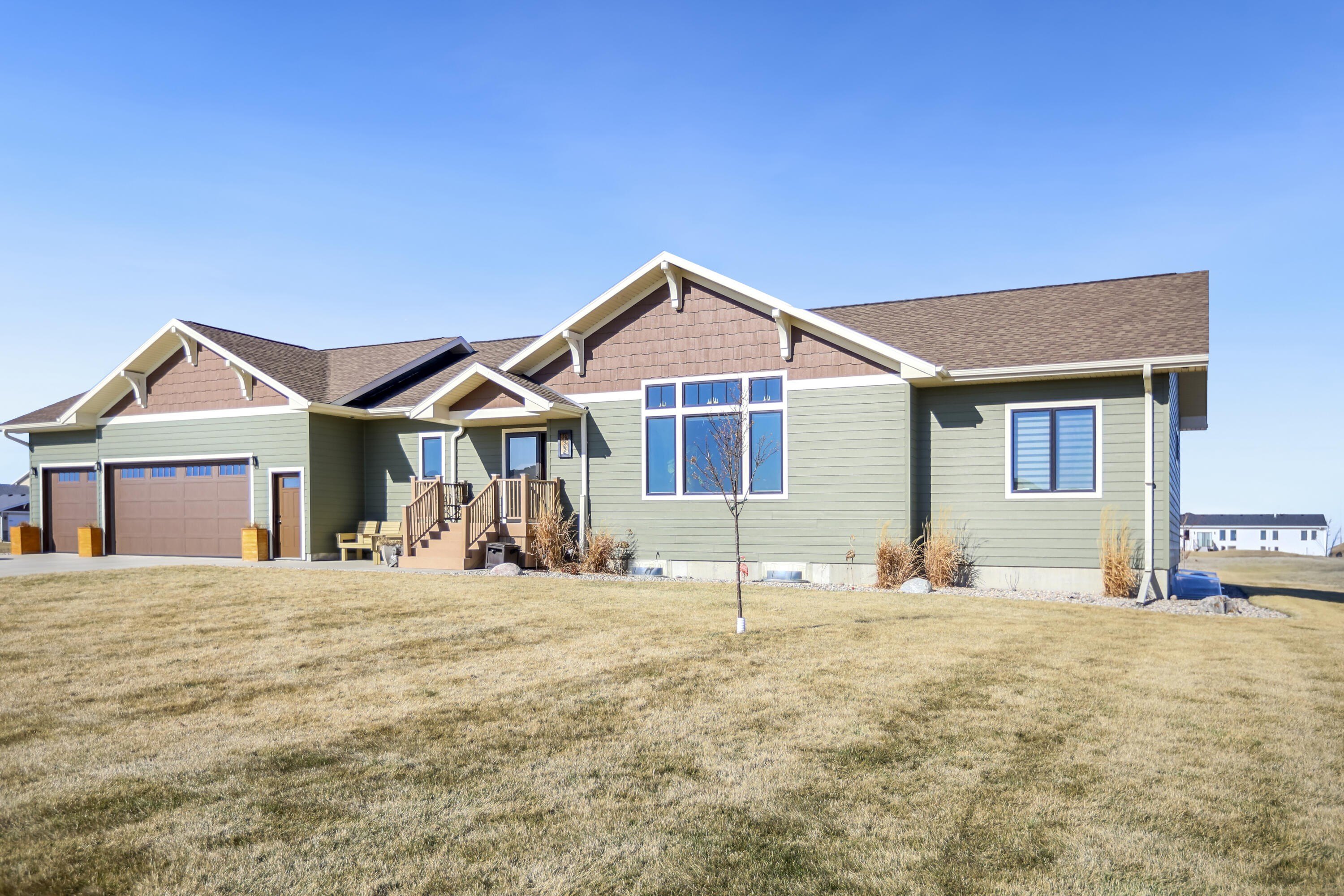 Single Family 5BR 3BA - 822 S Dunlin Street, Aberdeen, SD