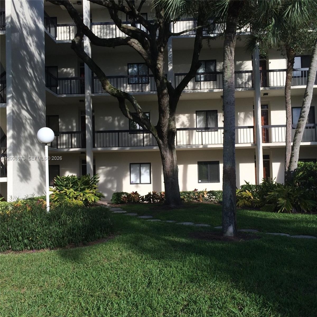 Condo 2BR 2BA - 3050 Presidential Way, West Palm Beach, FL